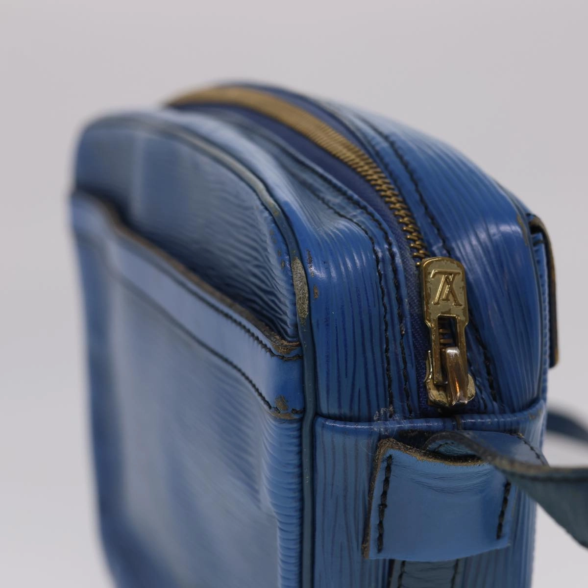 LOUIS VUITTON Epi June Feuille Shoulder Bag Blue M52155 LV 40091