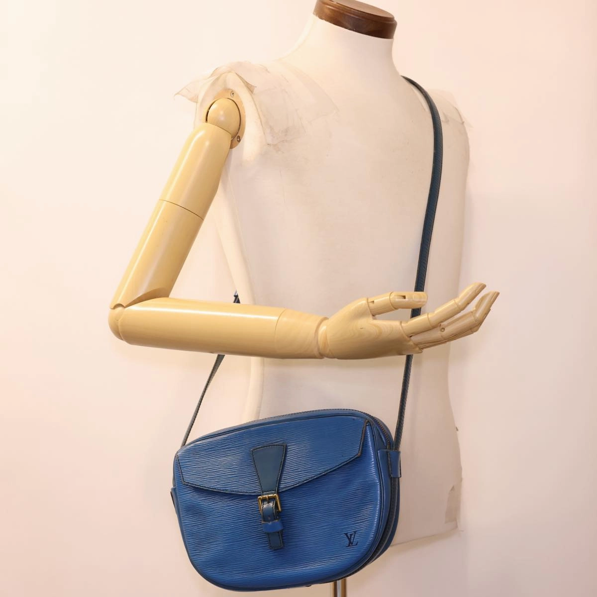 LOUIS VUITTON Epi June Feuille Shoulder Bag Blue M52155 LV 40091