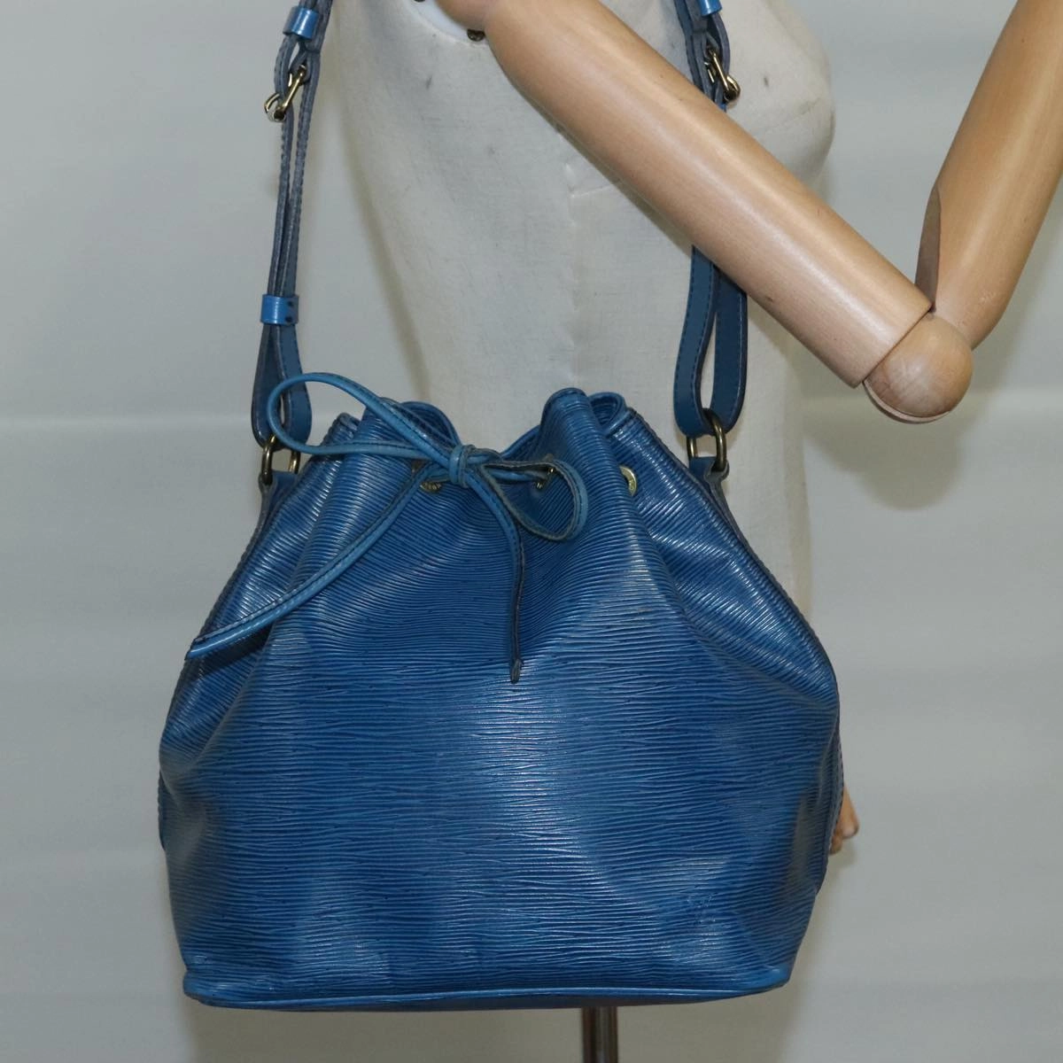 LOUIS VUITTON Epi Petit Noe Shoulder Bag Blue M44105 LV 105446