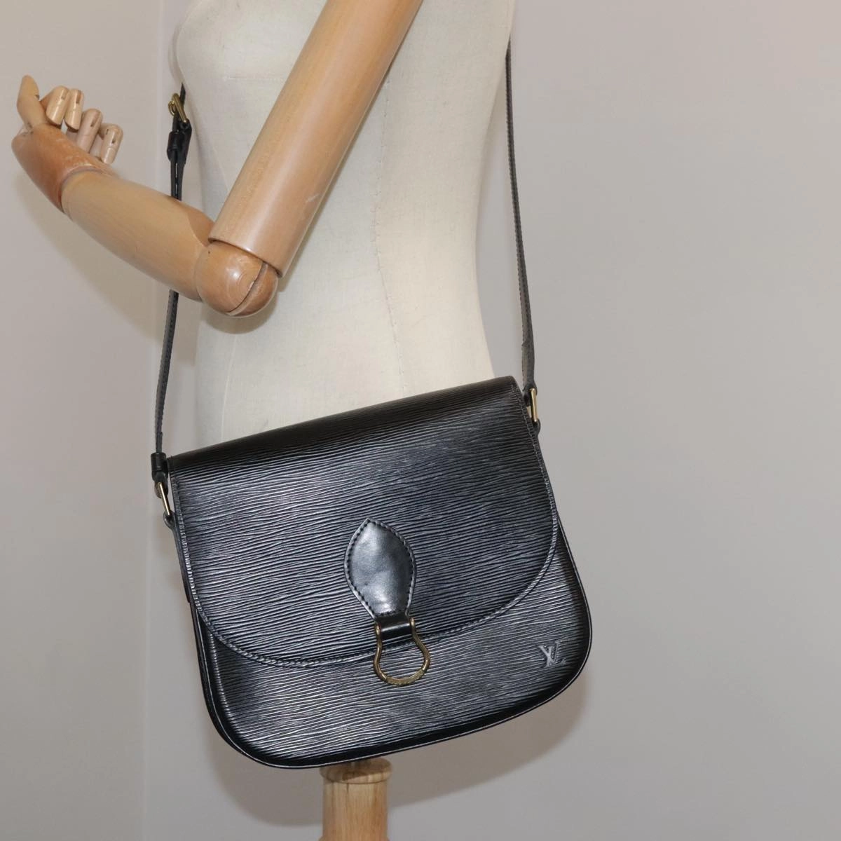 LOUIS VUITTON Epi Saint Cloud GM Shoulder Bag Black Noir M52192 LV ep7029