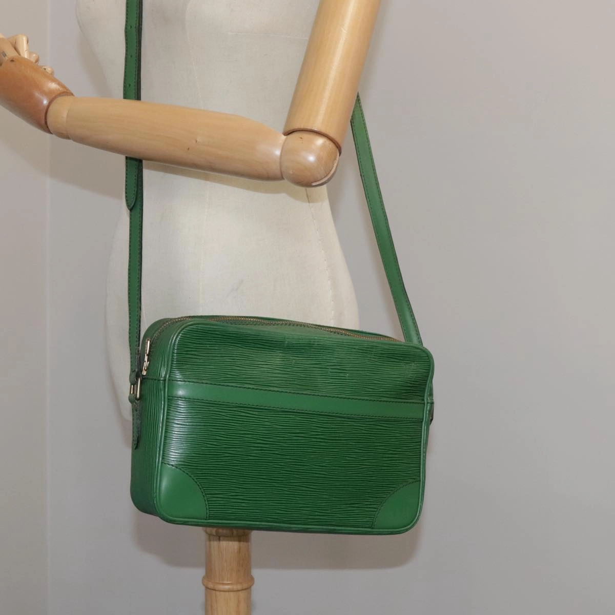 LOUIS VUITTON Epi Trocadero 27 Shoulder Bag Green M52314 LV ep6941