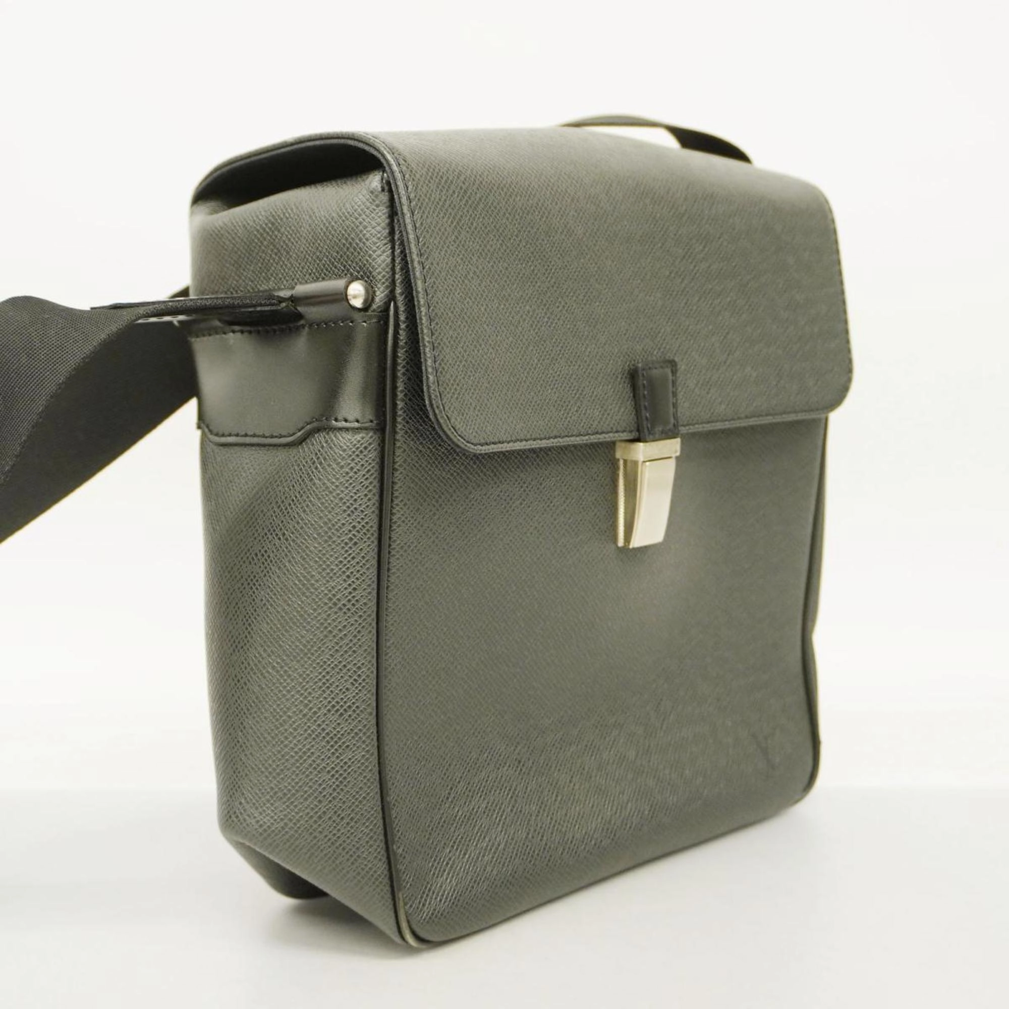 Louis Vuitton  Leather Shoulder Bag ()