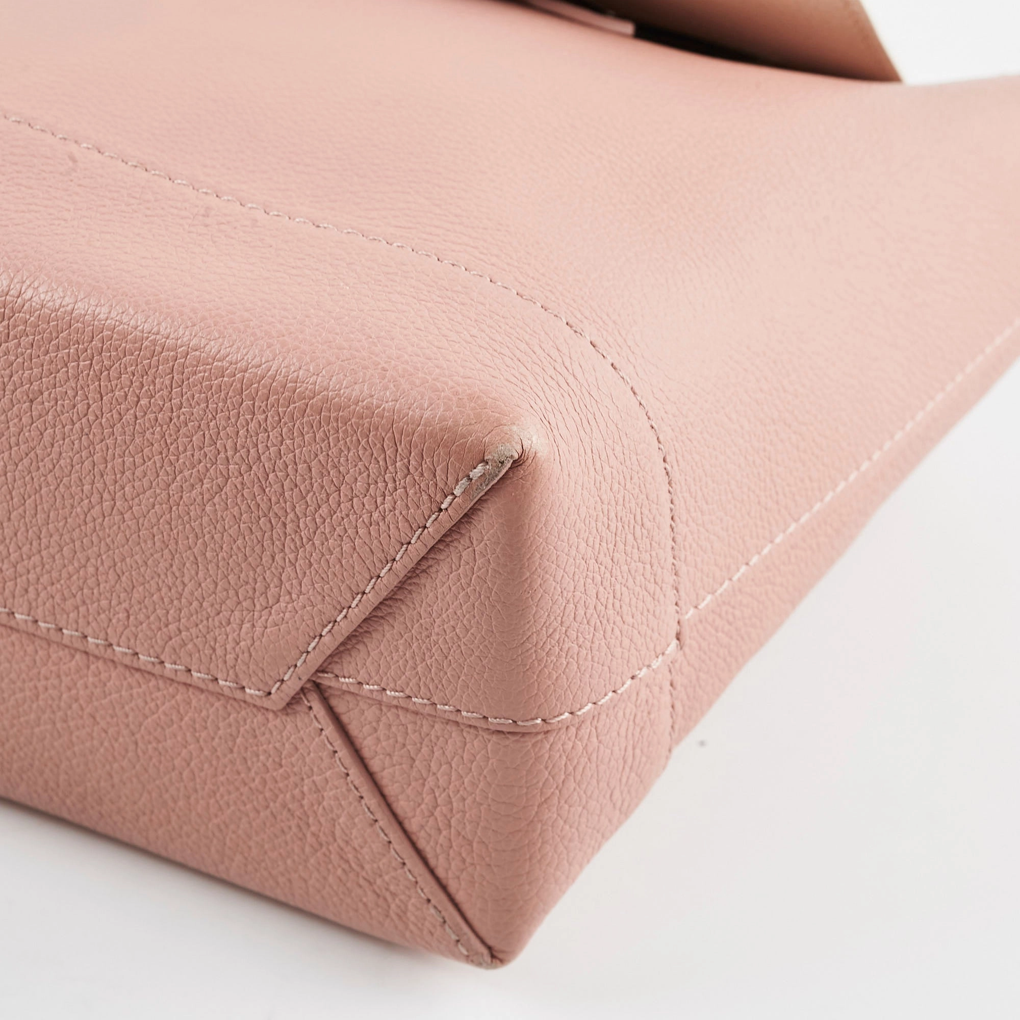 Louis Vuitton Lock Me Backpack Light pink/cream
