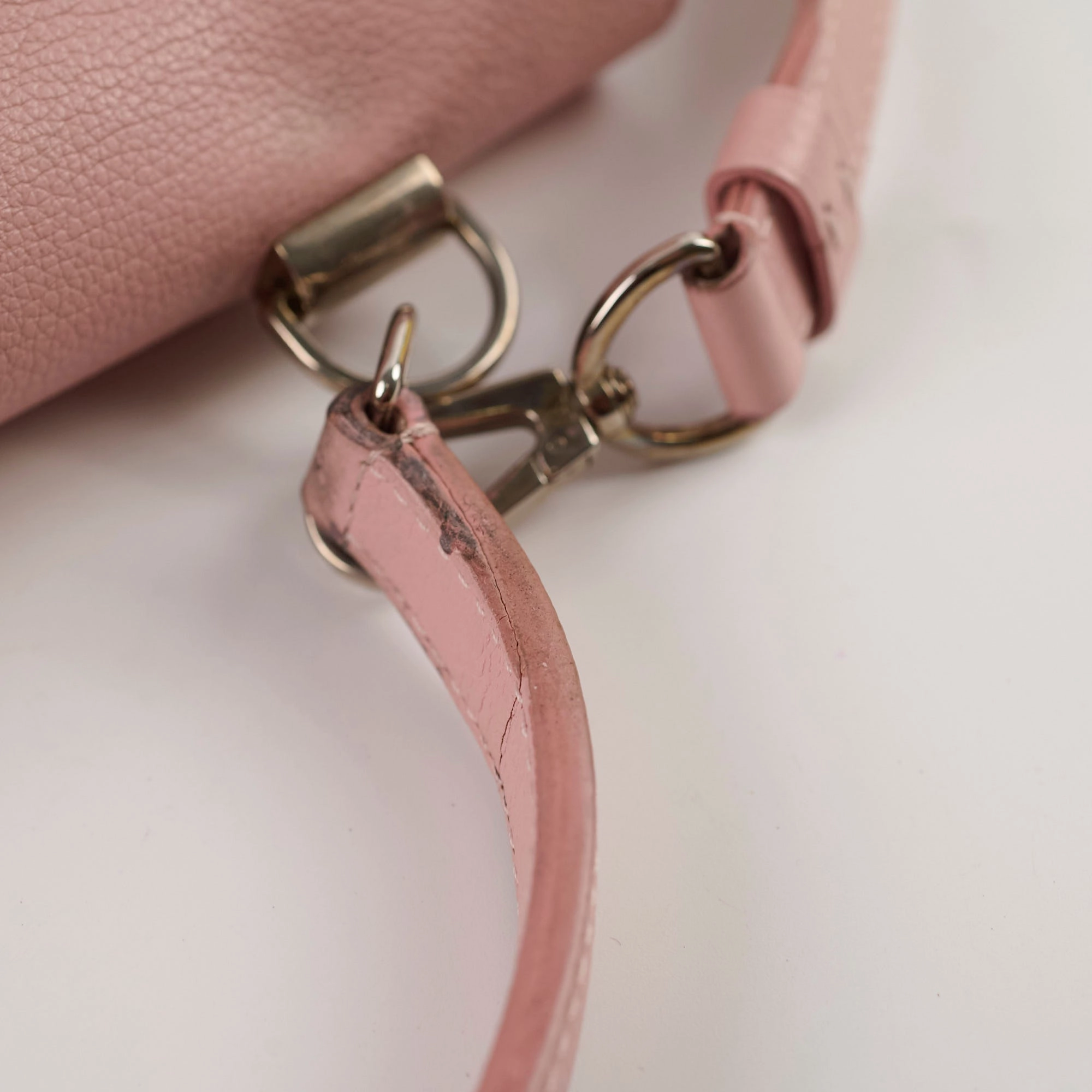 Louis Vuitton Lock Me Light Pink