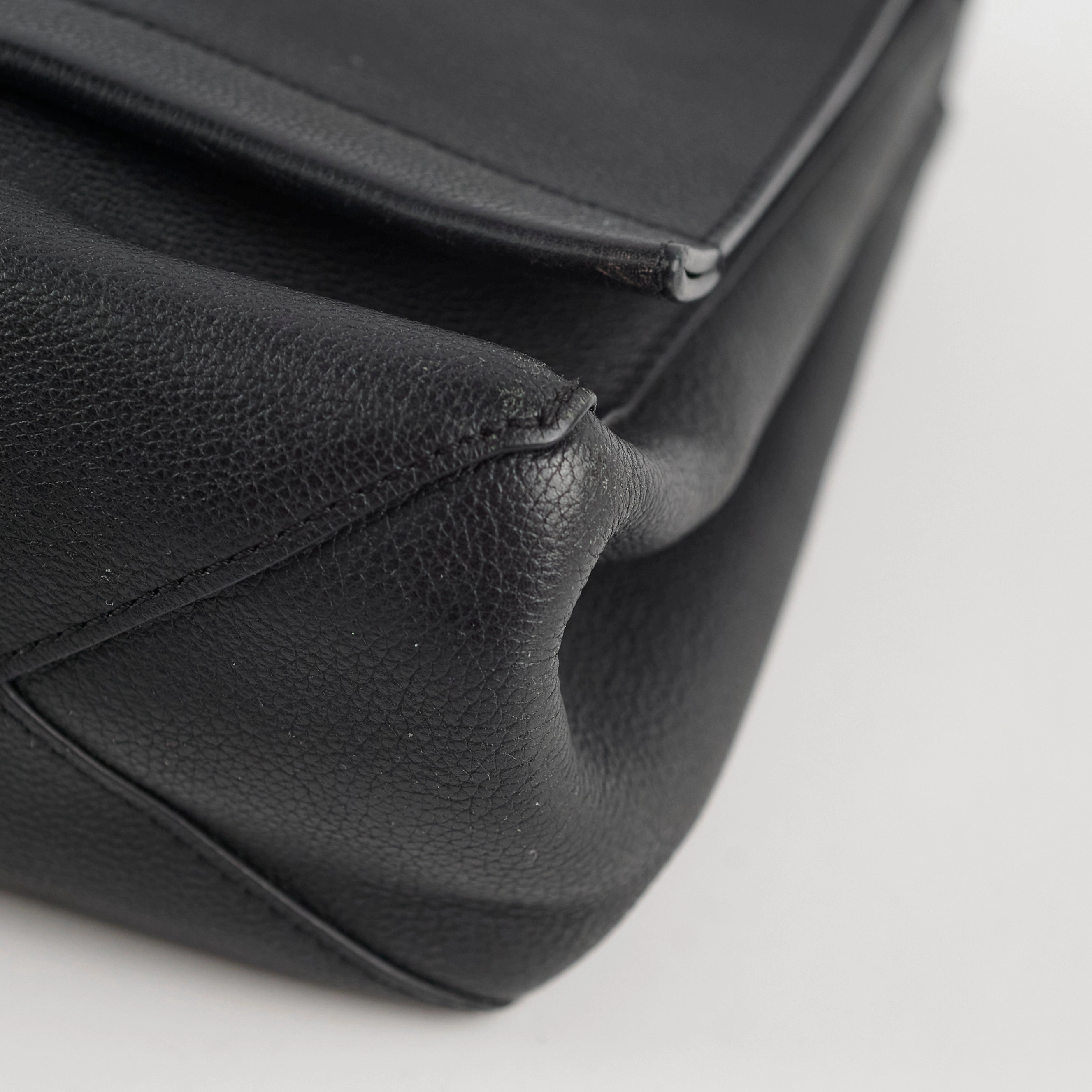 Louis Vuitton Lockme II Bag Black