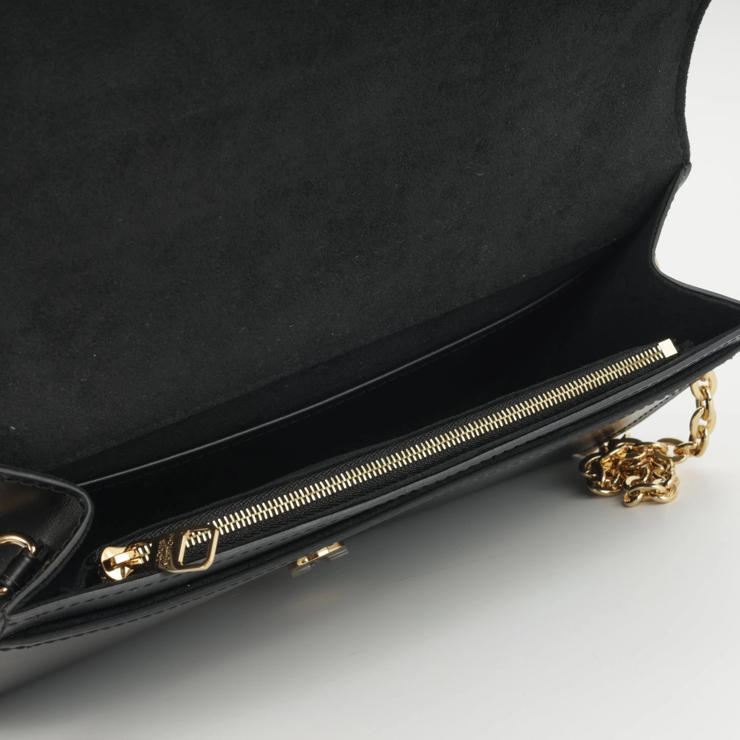 Louis Vuitton Louis Vuitton - Chain Louise Clutch - Black Calfskin GHW - Pre-Loved