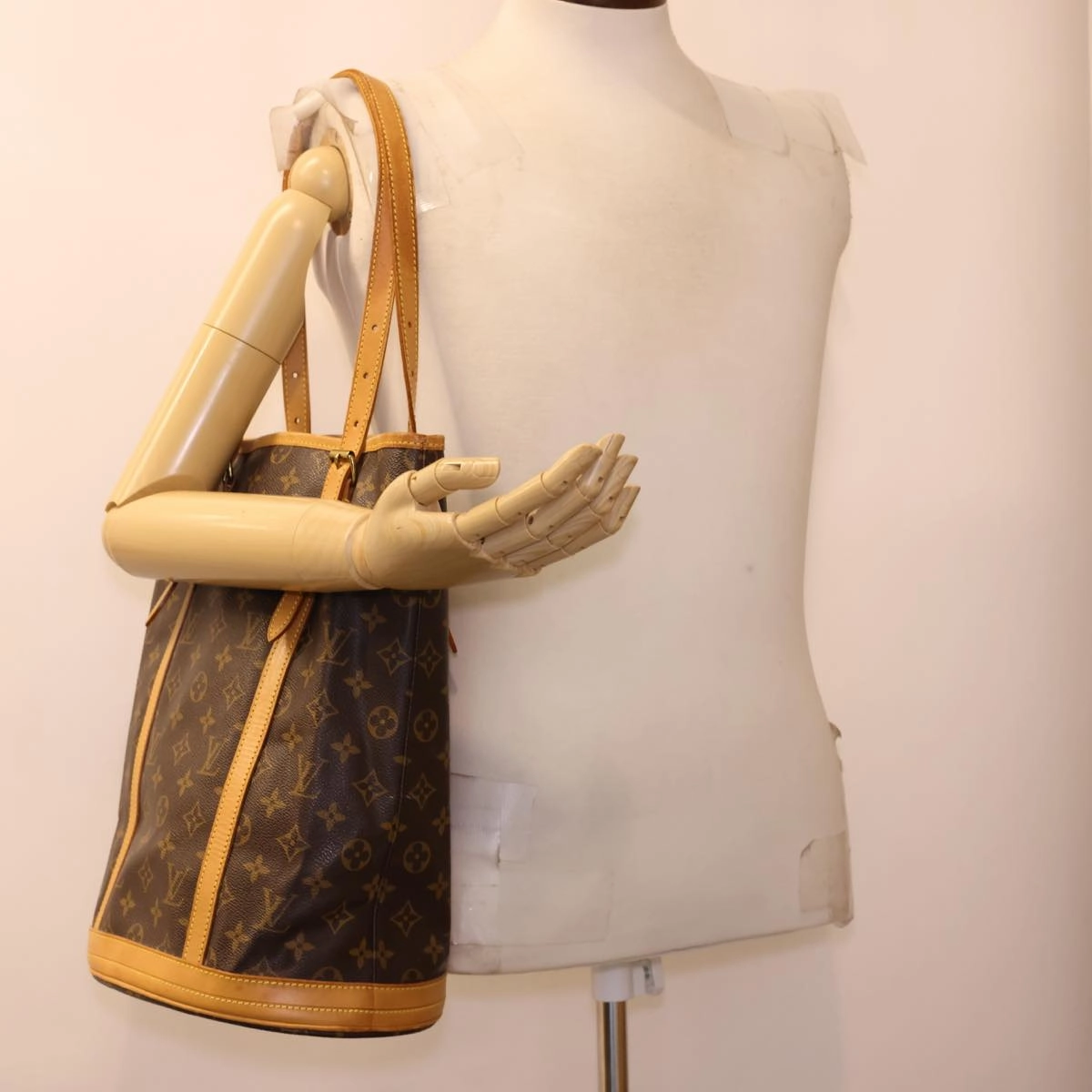 LOUIS VUITTON Monogram Bucket GM Shoulder Bag M42236 LV 40523
