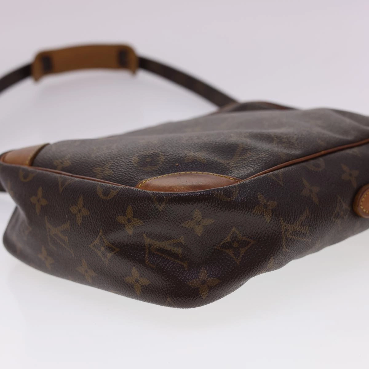 LOUIS VUITTON Monogram Danube MM Shoulder Bag M45264 LV ar9248