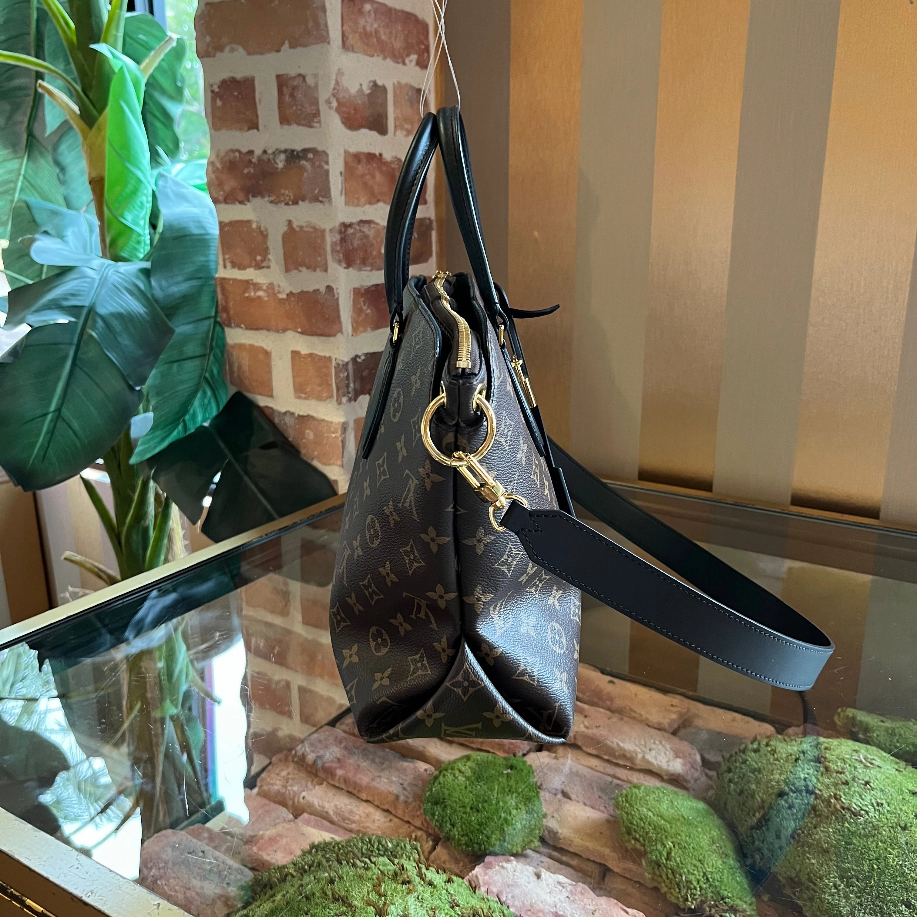 LOUIS VUITTON Monogram Flower MM Zipped Tote