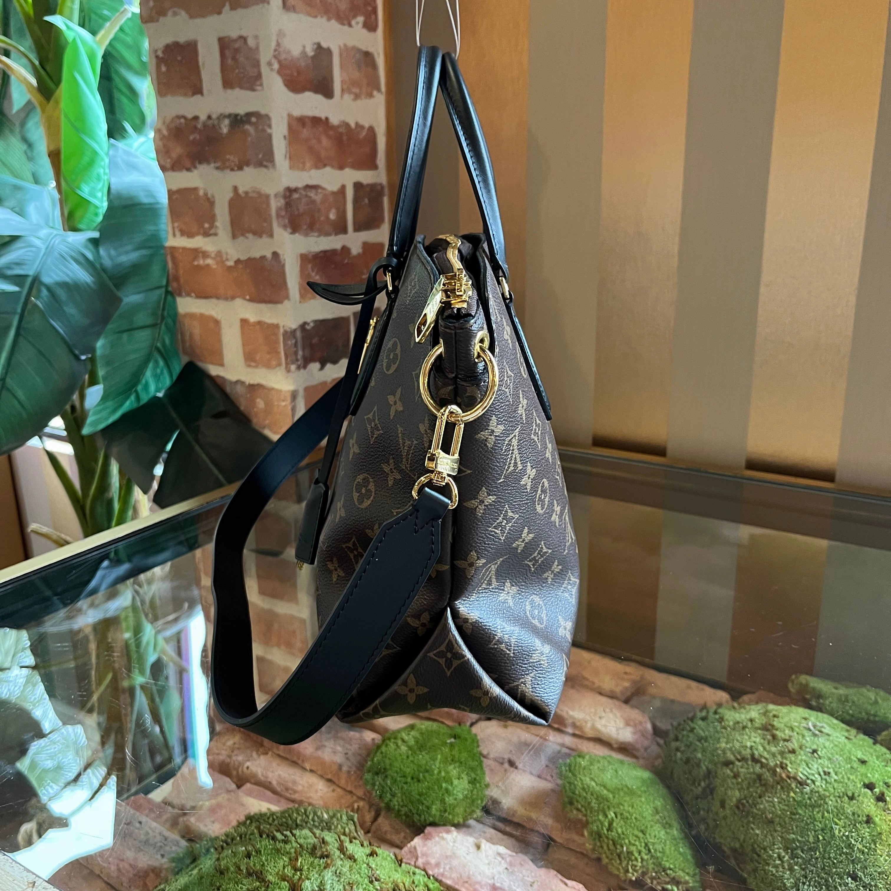 LOUIS VUITTON Monogram Flower MM Zipped Tote