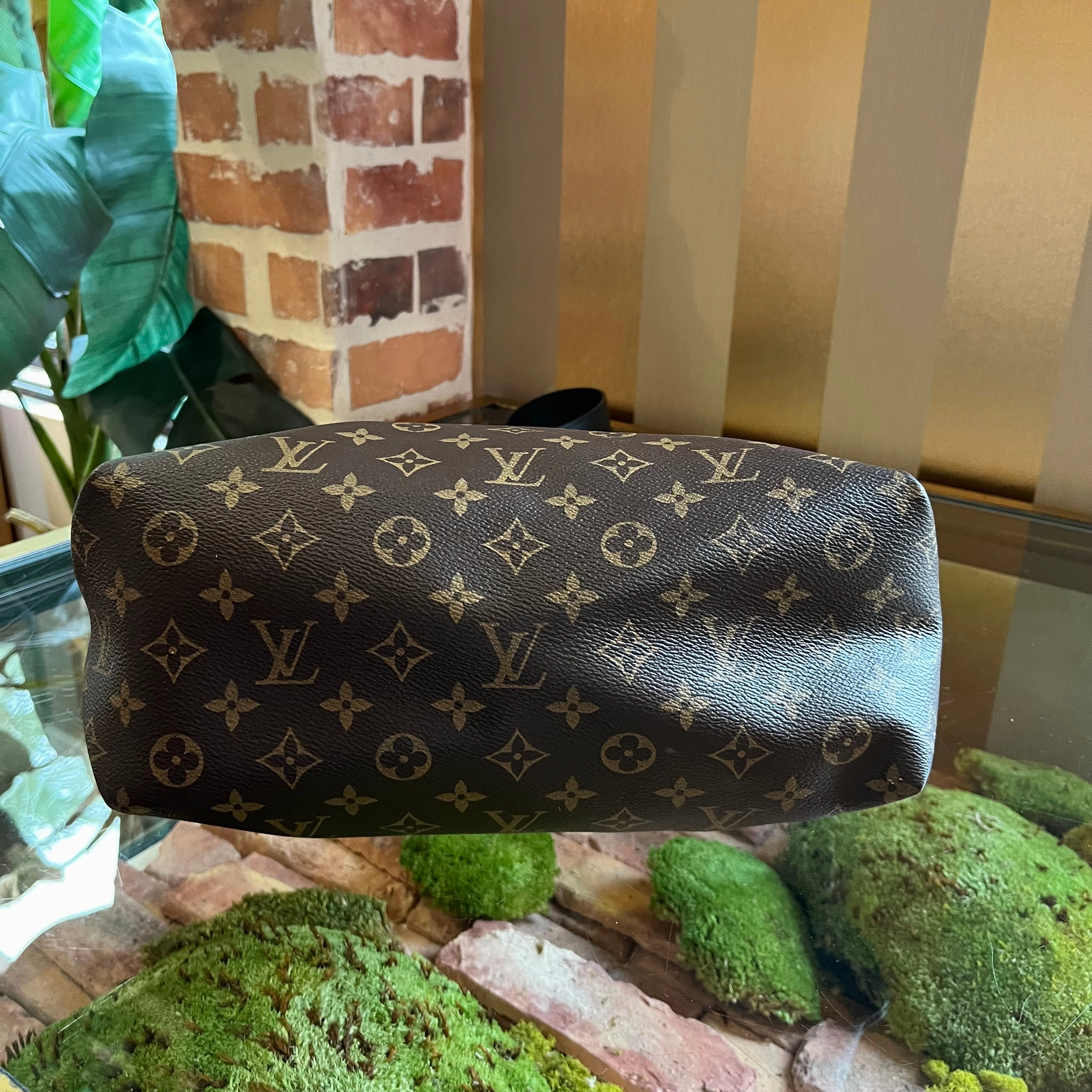 LOUIS VUITTON Monogram Flower MM Zipped Tote