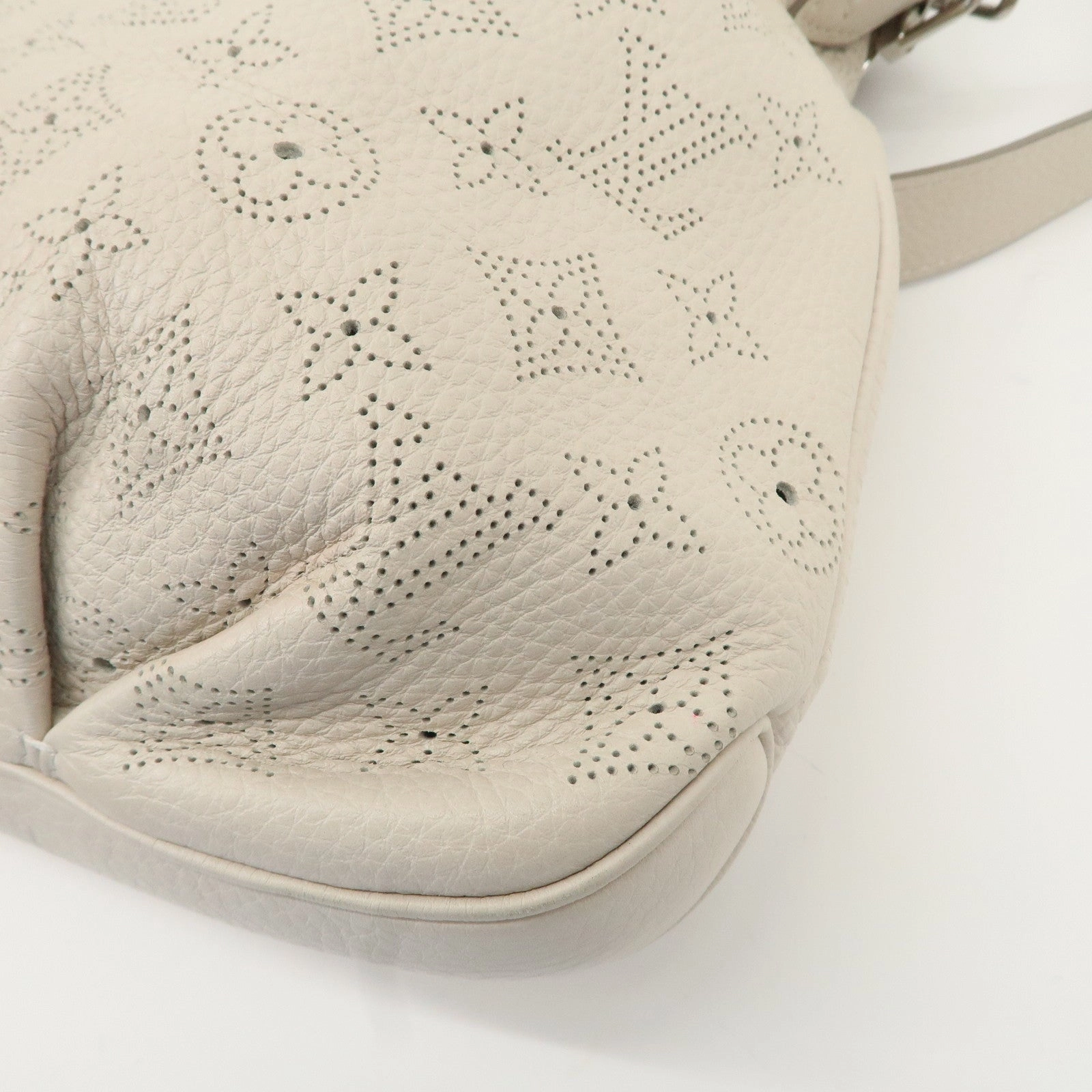 Louis Vuitton Monogram Mahina Selene PM Shoulder Bag Blanc M94275