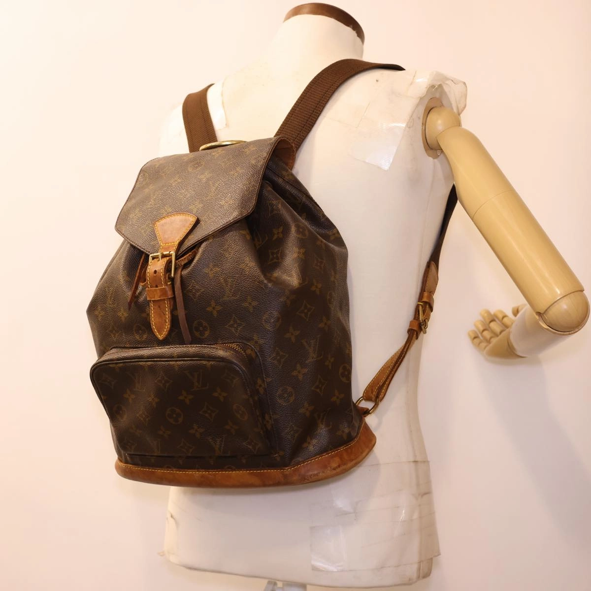 LOUIS VUITTON Monogram Montsouris GM Backpack M51135 LV 40404