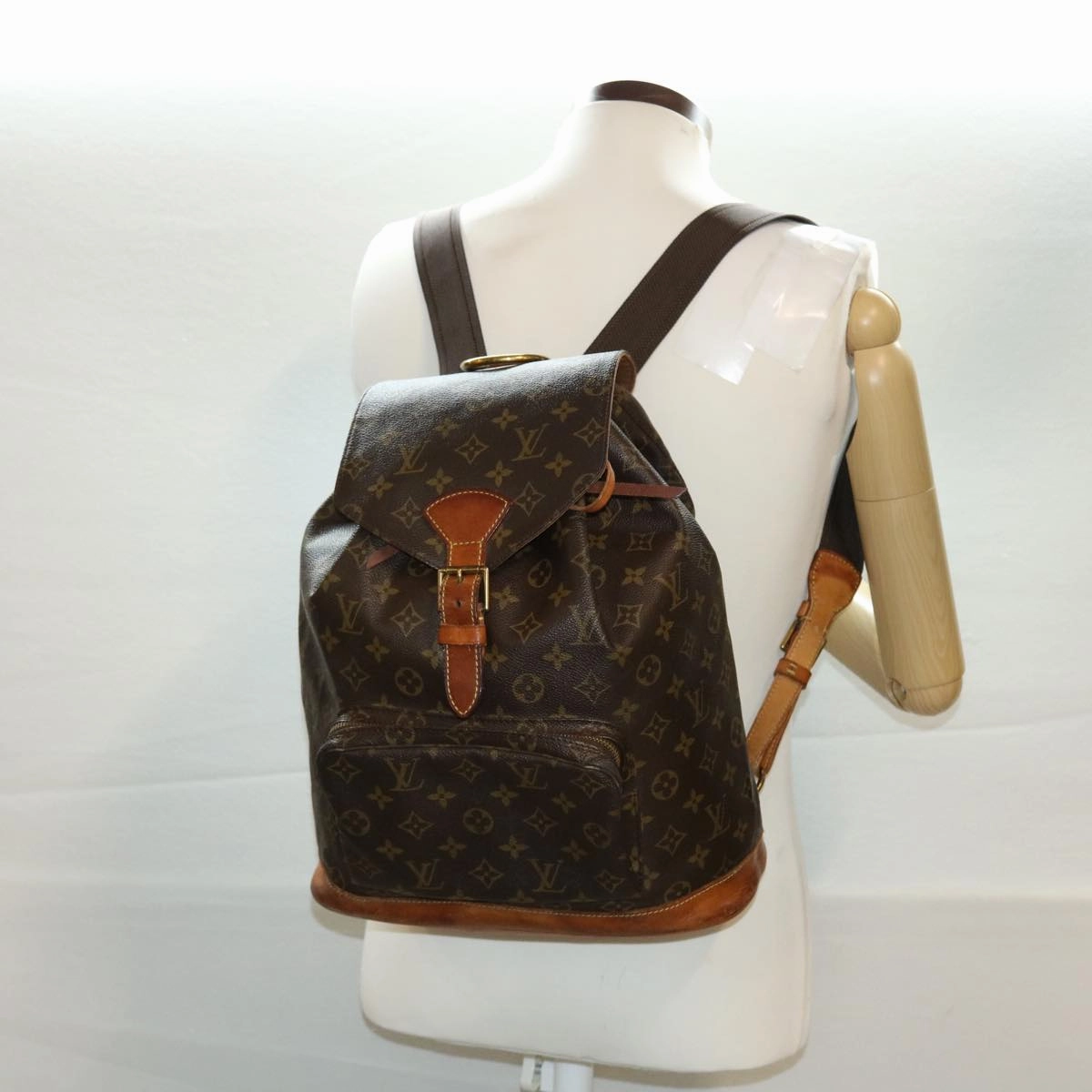 LOUIS VUITTON Monogram Montsouris GM Backpack M51135 LV 40930
