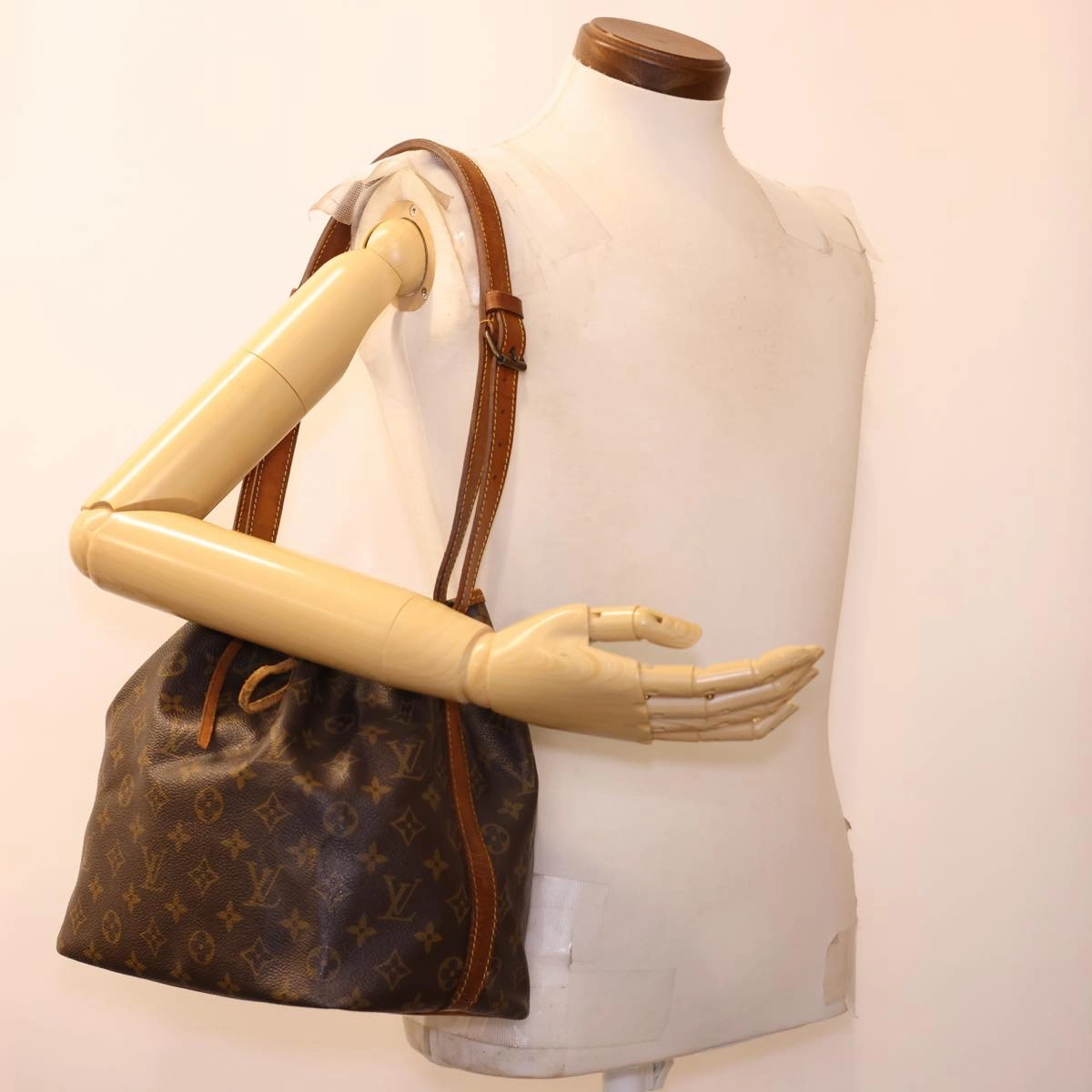 LOUIS VUITTON Monogram Petit Noe Shoulder Bag M42226 LV 39980