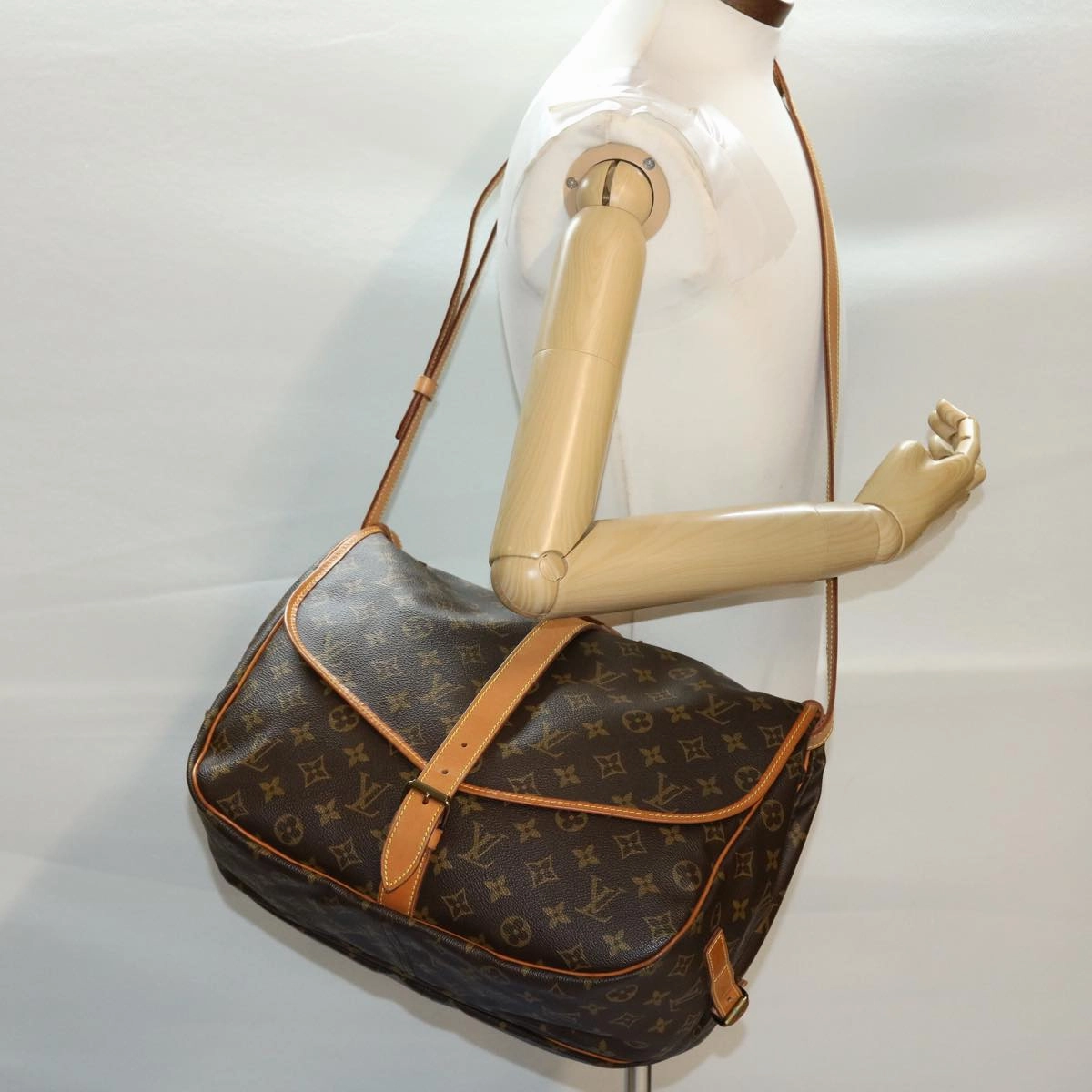 LOUIS VUITTON Monogram Saumur 35 Shoulder Bag M42254 LV 41101