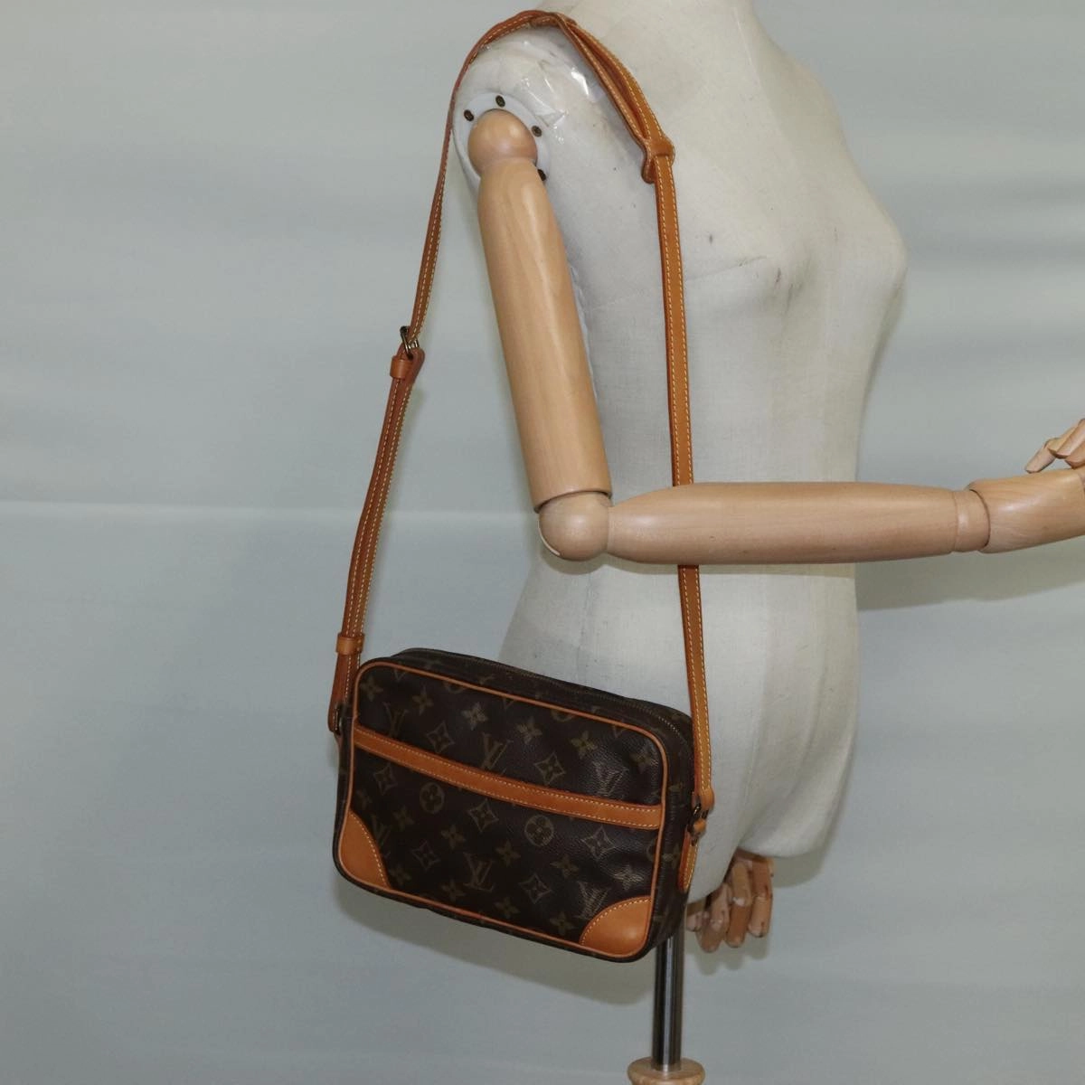 LOUIS VUITTON Monogram Trocadero 23 Shoulder Bag M51276 LV 104942