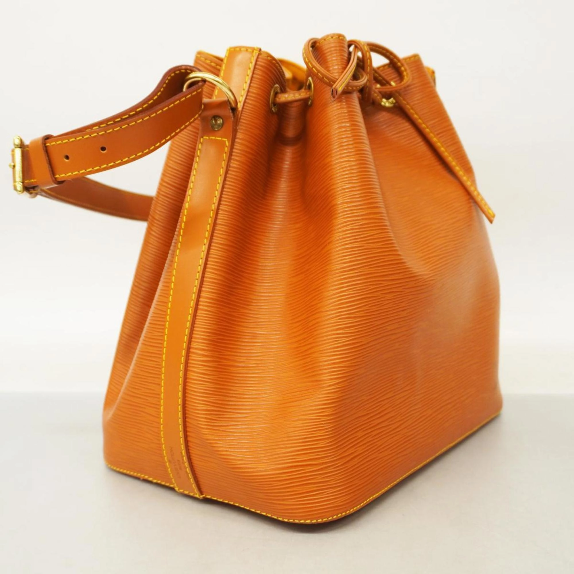 Louis Vuitton No  Leather Shoulder Bag ()