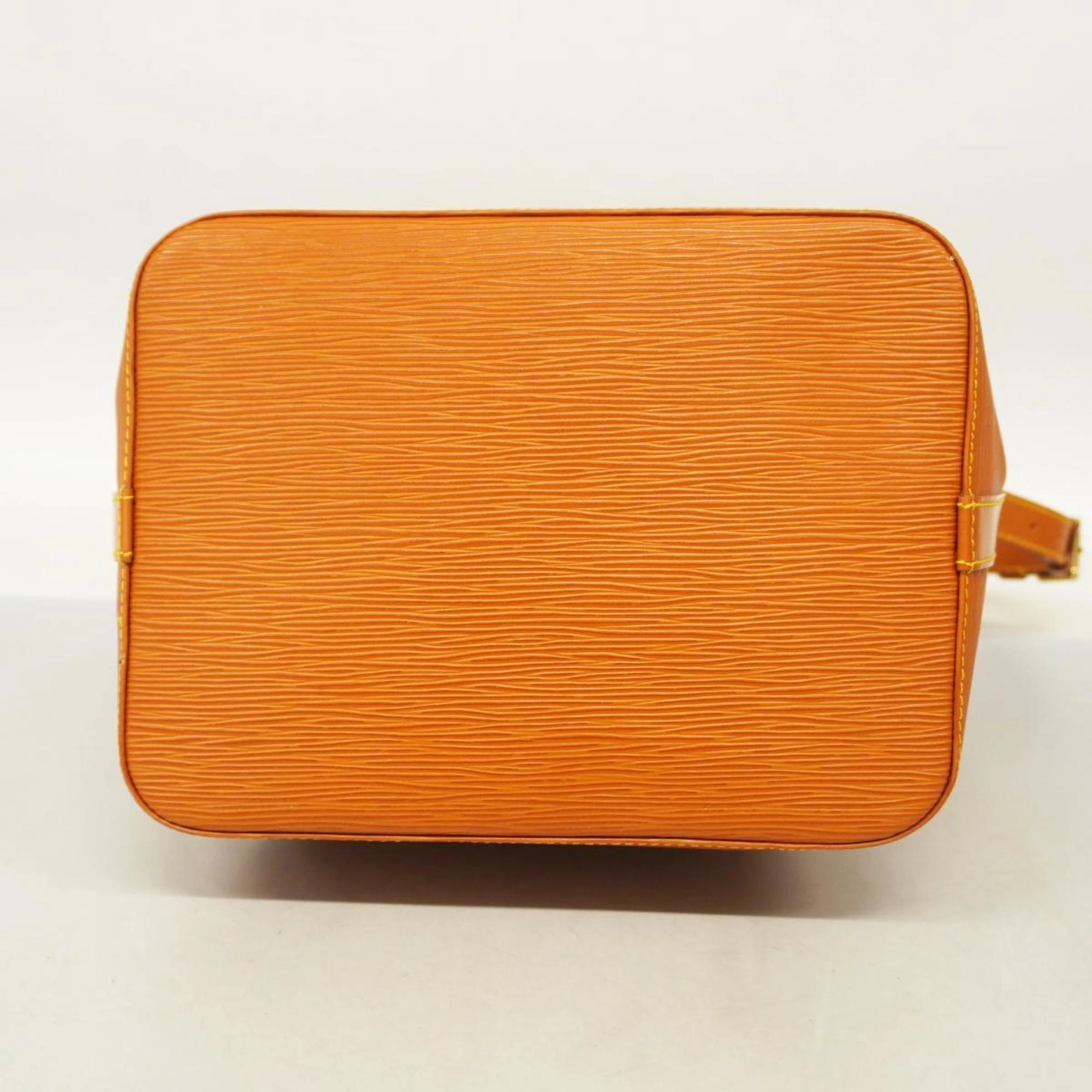 Louis Vuitton No  Leather Shoulder Bag ()
