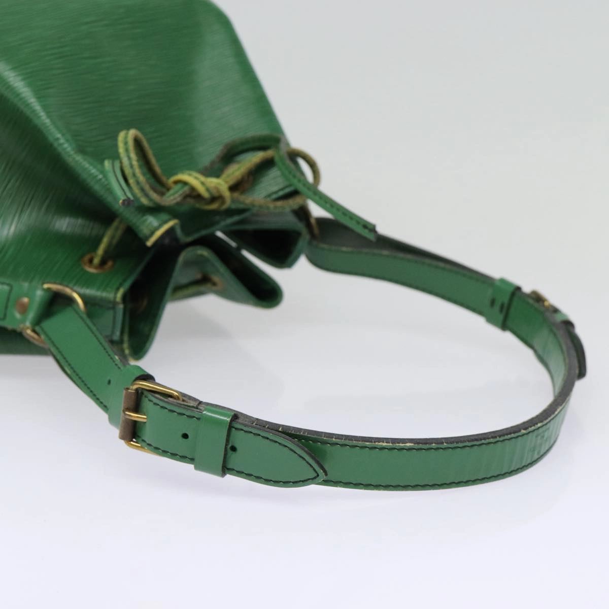 Louis Vuitton Noe Green Leather Shoulder Bag