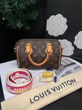 Louis Vuitton Old Flower Chip Peach Pink Shoulder Strap Crossbody Bag