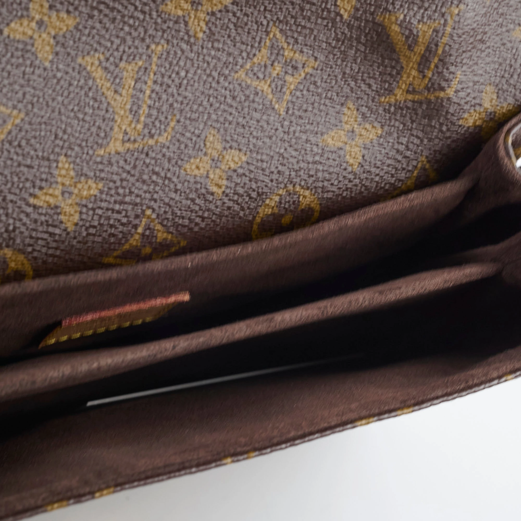 Louis Vuitton Pochette Metis Monogram