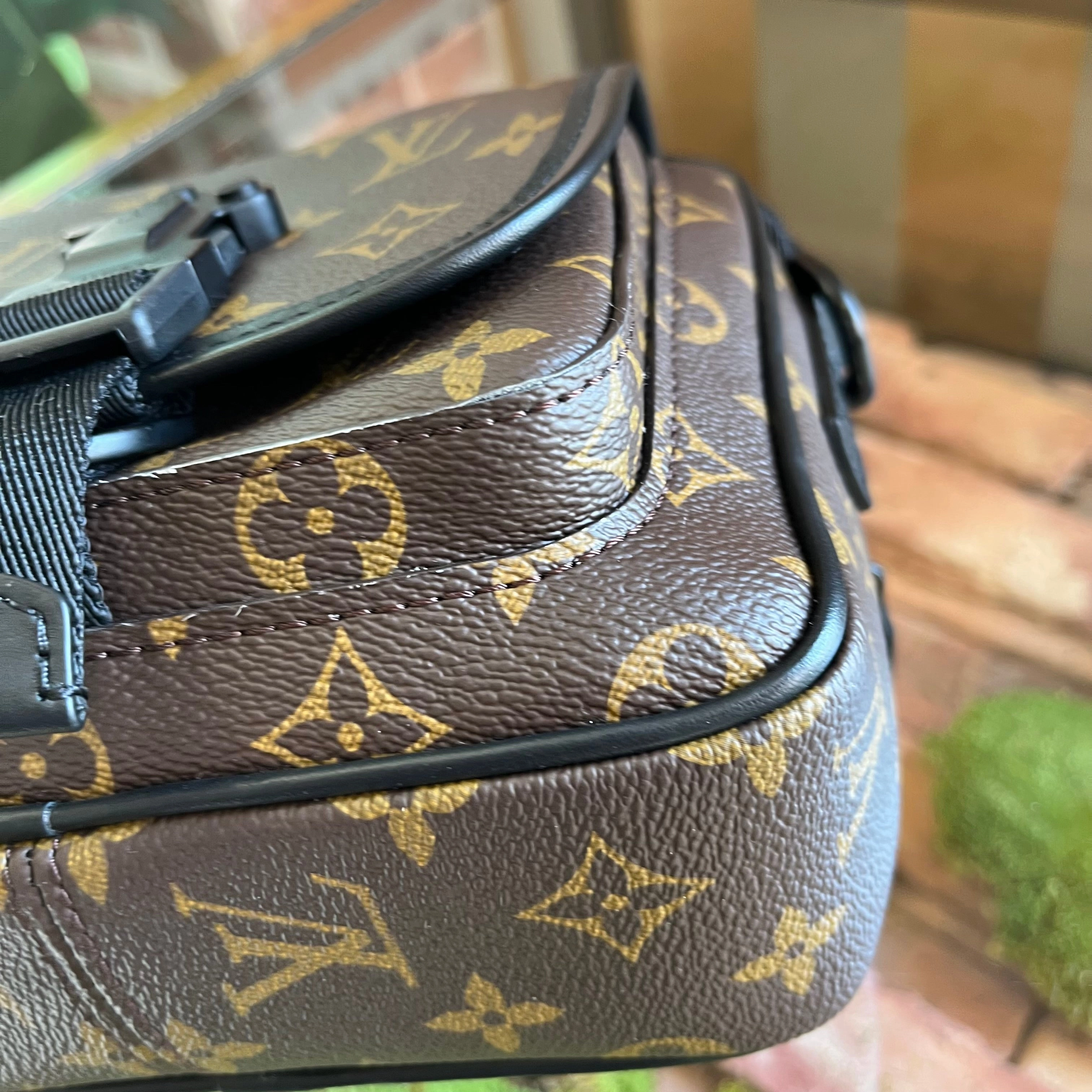 LOUIS VUITTON Quest Monogram Messenger