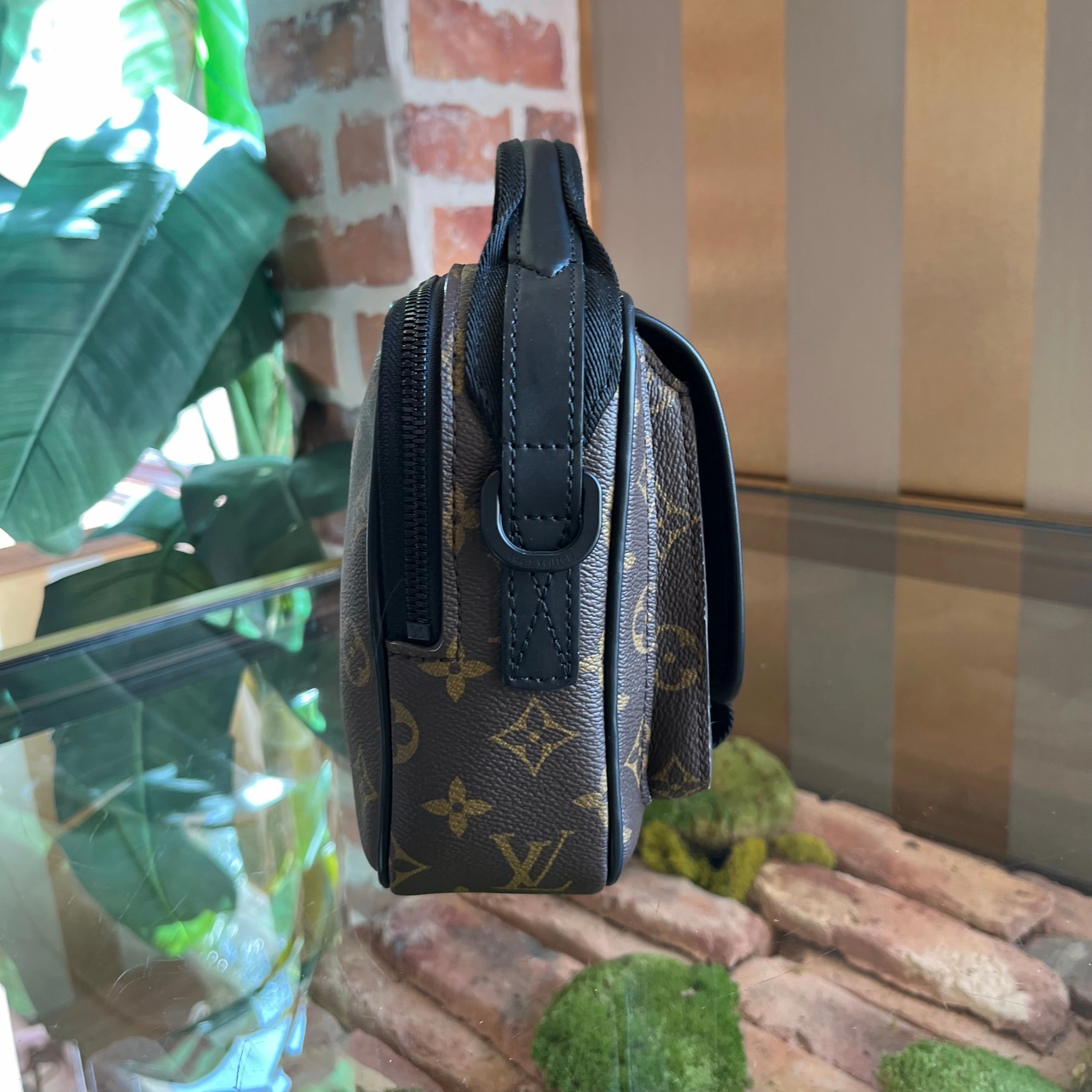 LOUIS VUITTON Quest Monogram Messenger