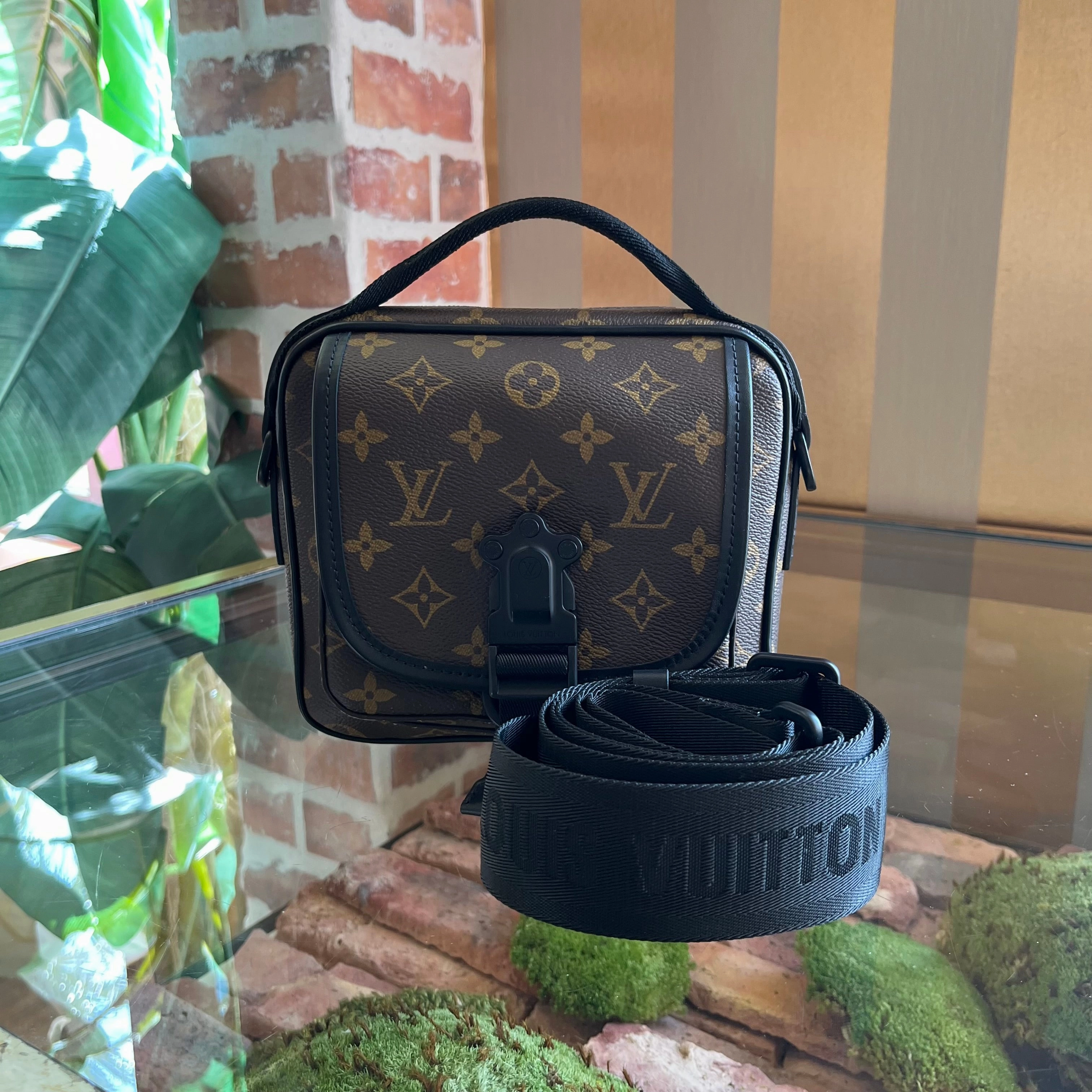 LOUIS VUITTON Quest Monogram Messenger