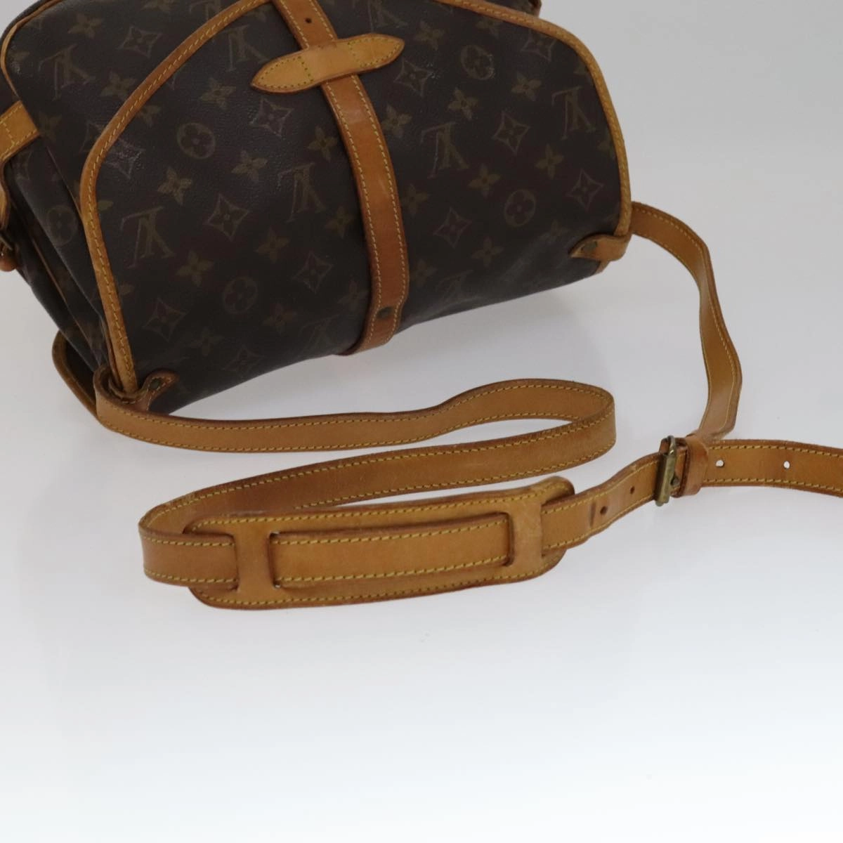 Louis Vuitton Saumur 30 Brown Canvas Shoulder Bag