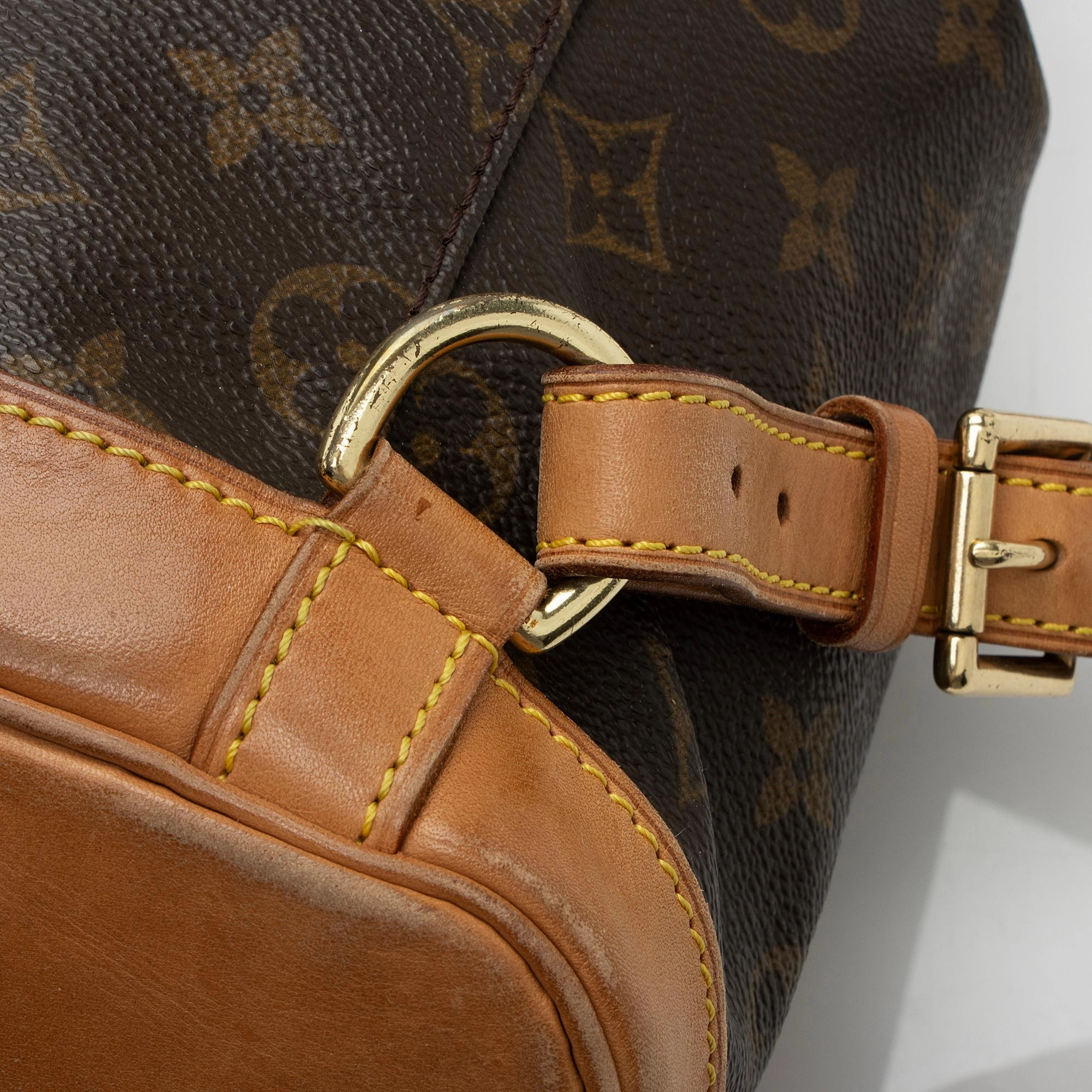 Louis Vuitton Vintage Monogram Canvas Montsouris MM Backpack (SHF-KhKN2W)