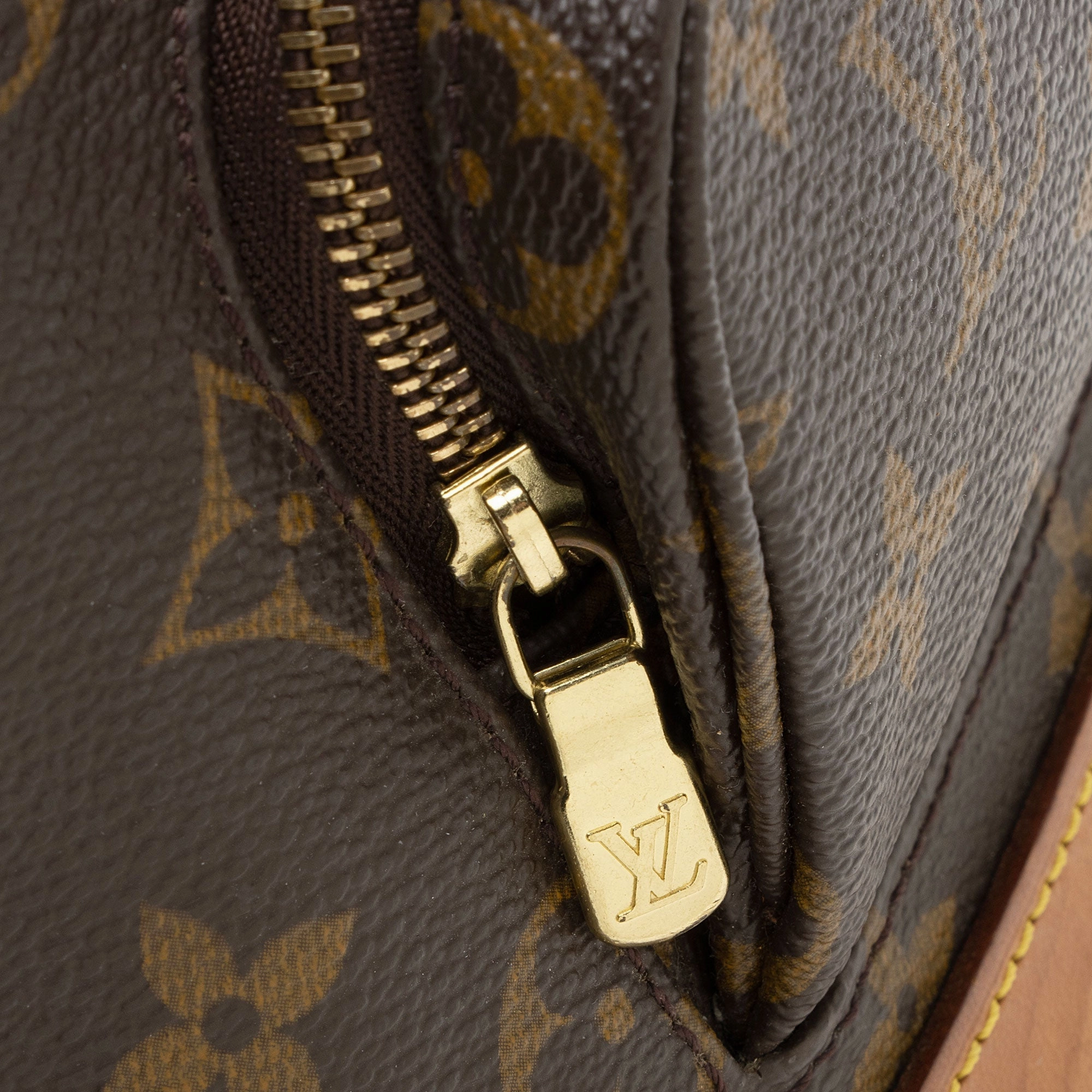 Louis Vuitton Vintage Monogram Canvas Montsouris MM Backpack (SHF-xzN3al)