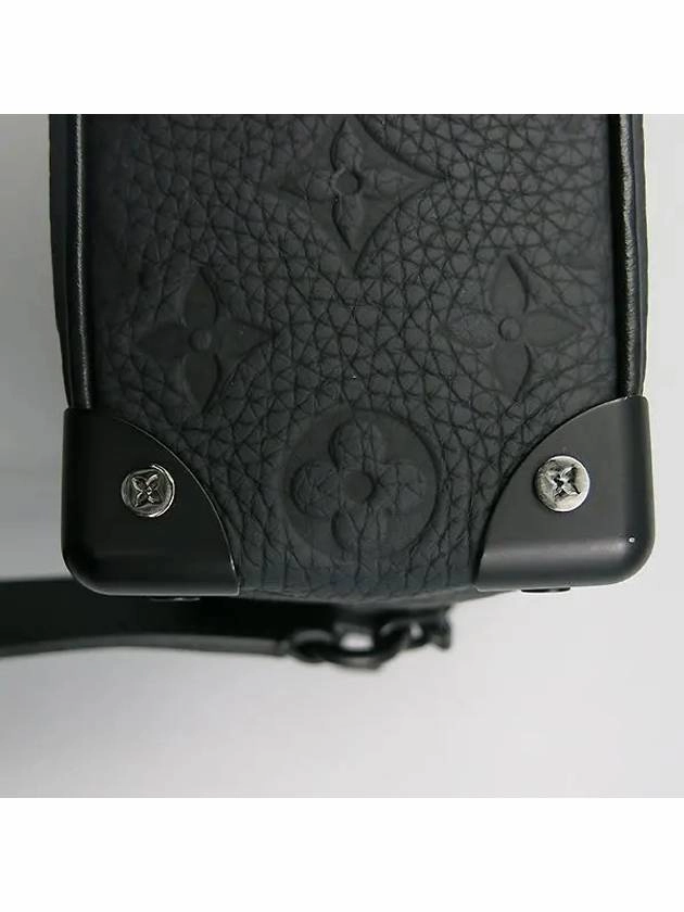 M55702 Crossbody Bag