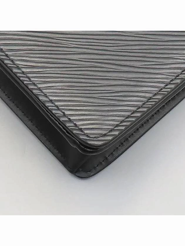 M68750 Crossbody Bag