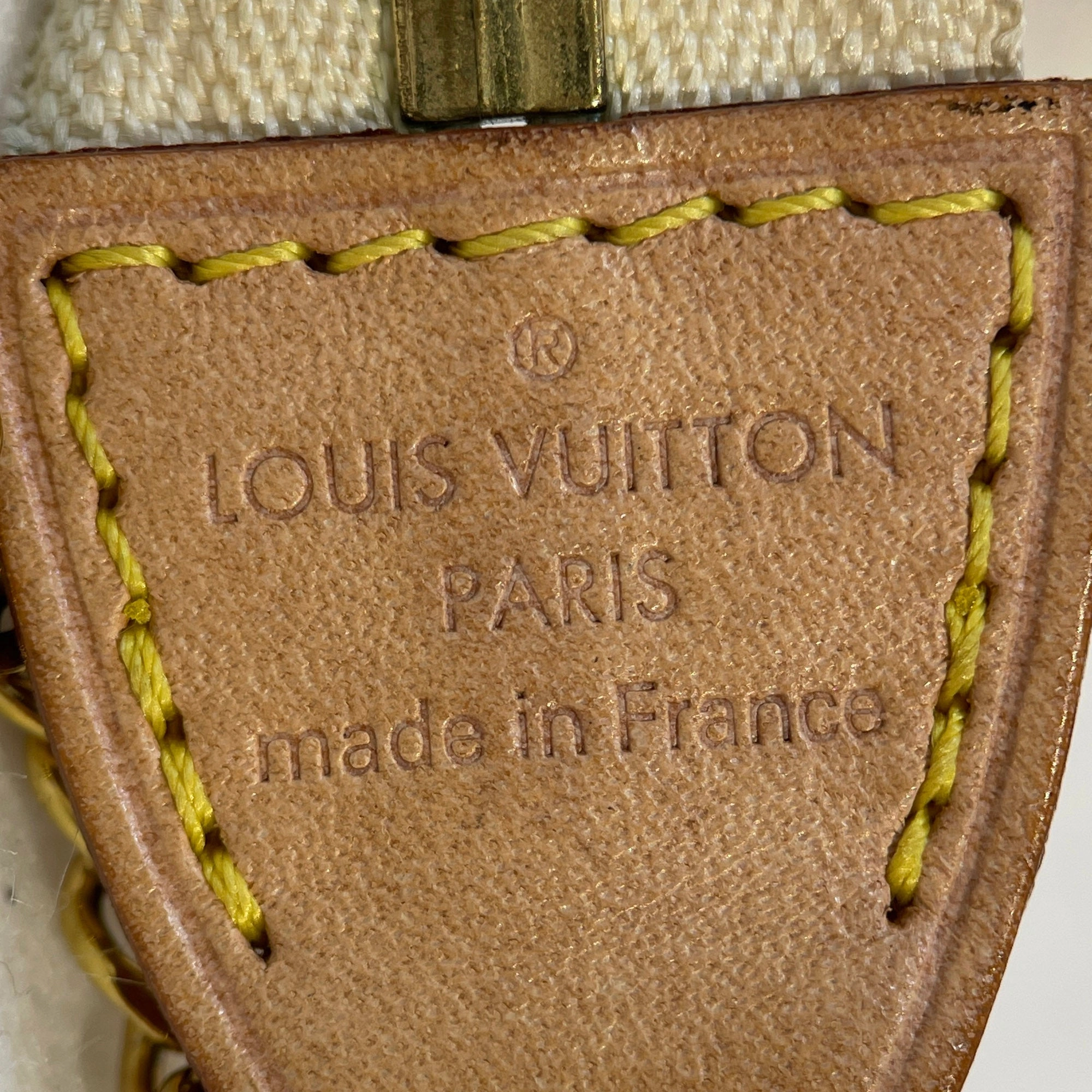 Medium Leather Besace 16 Crossbody