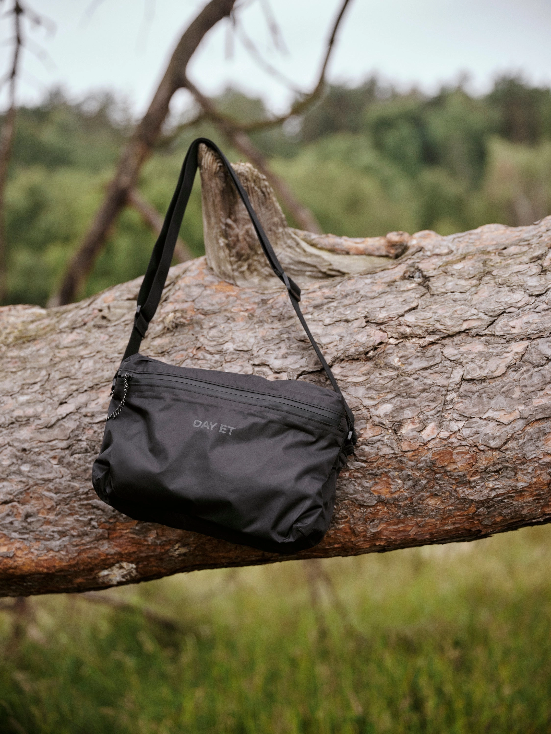 Medium No Rain Camera Crossbody Bag