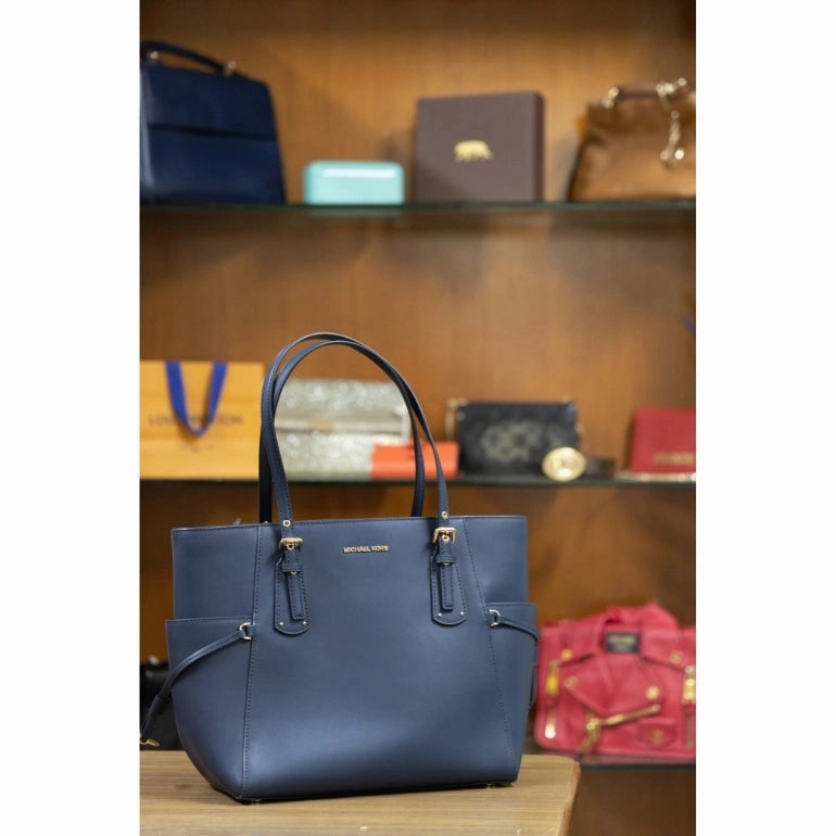 Michael Kors Voyager Tote