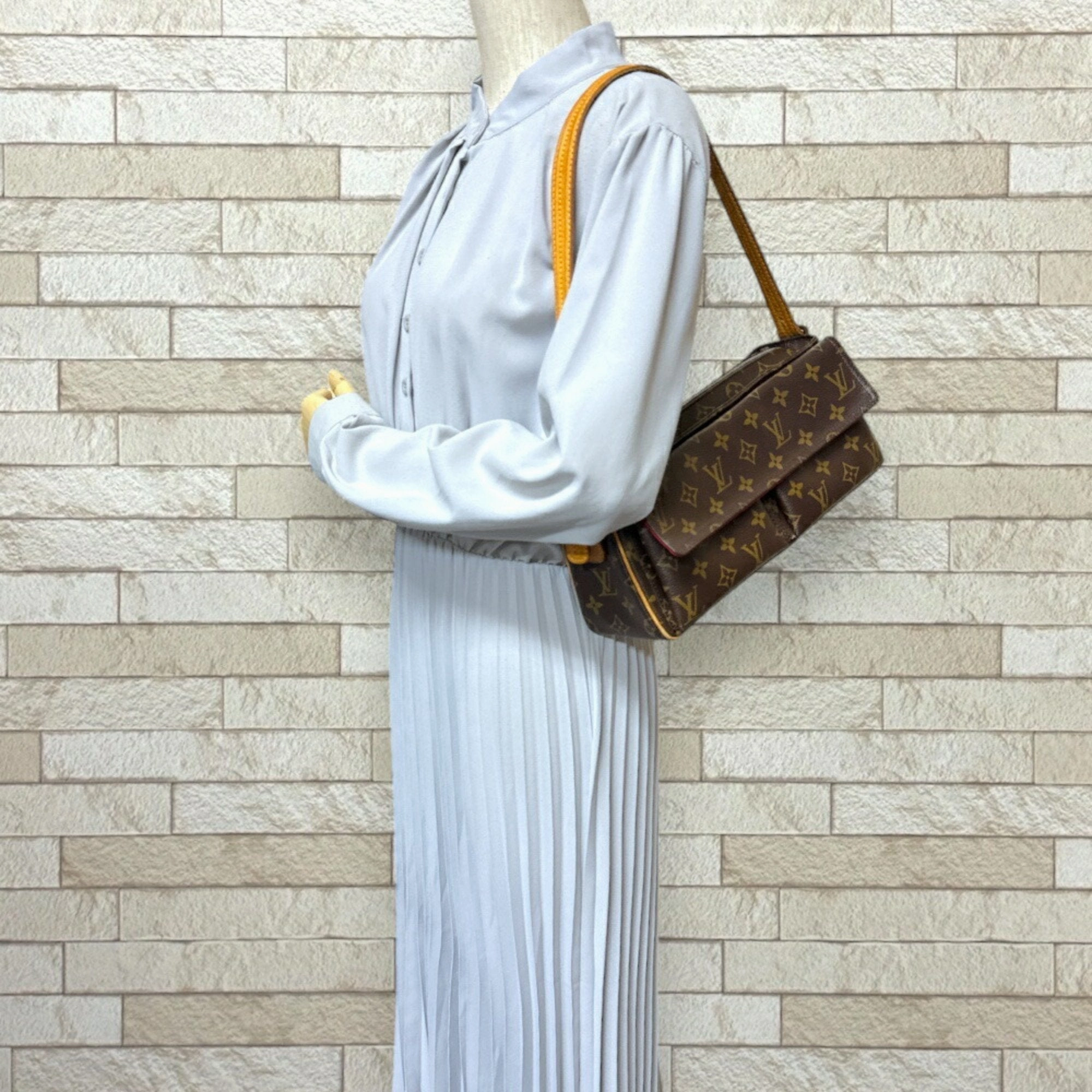 Monogram Canvas Pochette Crossbody Bag M40712
