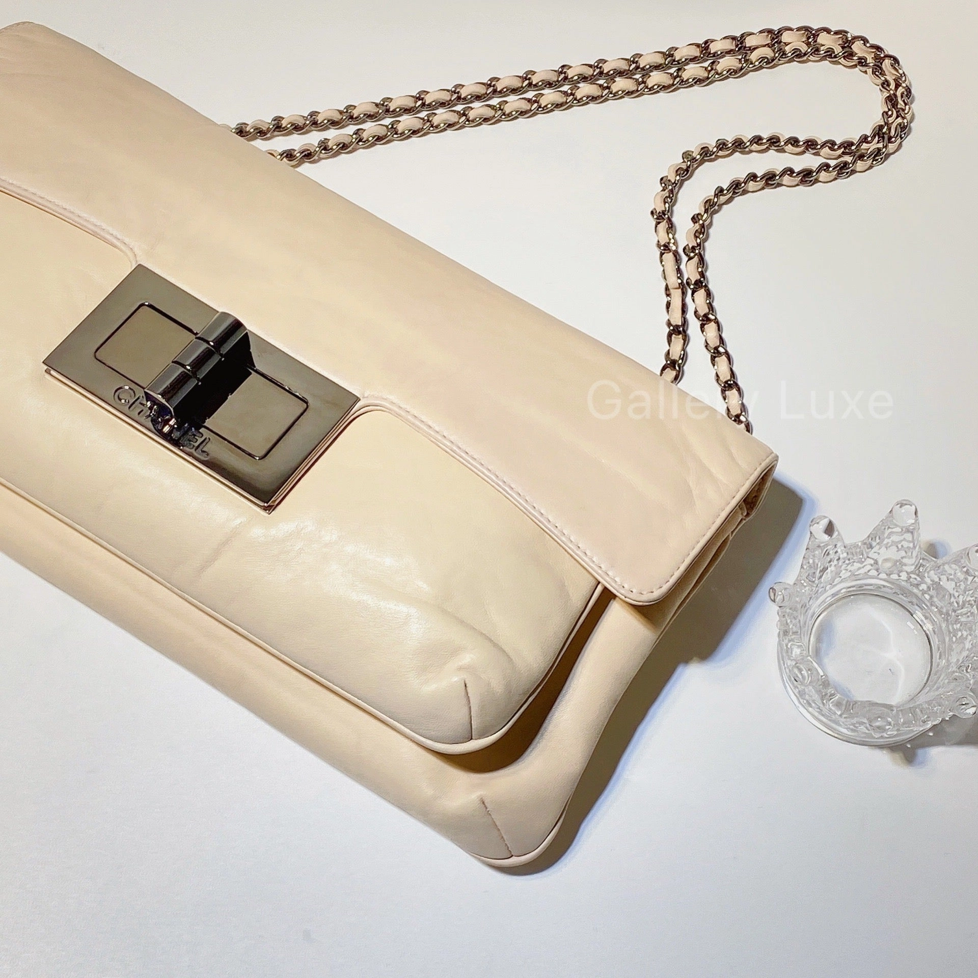 No.2644-Chanel Mademoiselle Lock Shoulder Bag