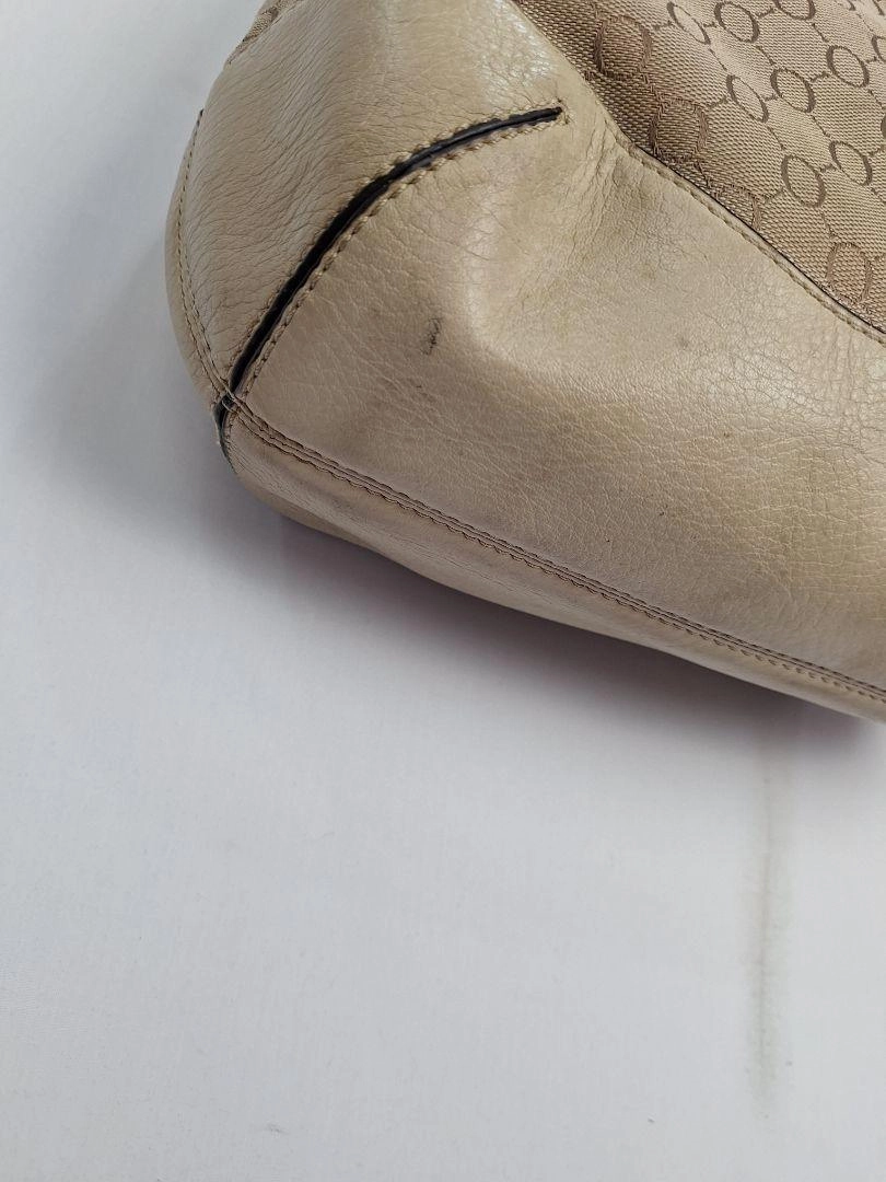 Oroton Cream Leather Hobo Style Bag Size None