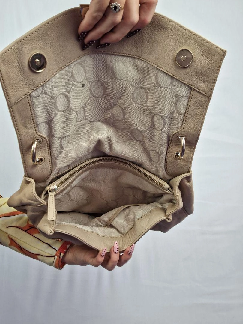 Oroton Relaxed Beige Leather Bag