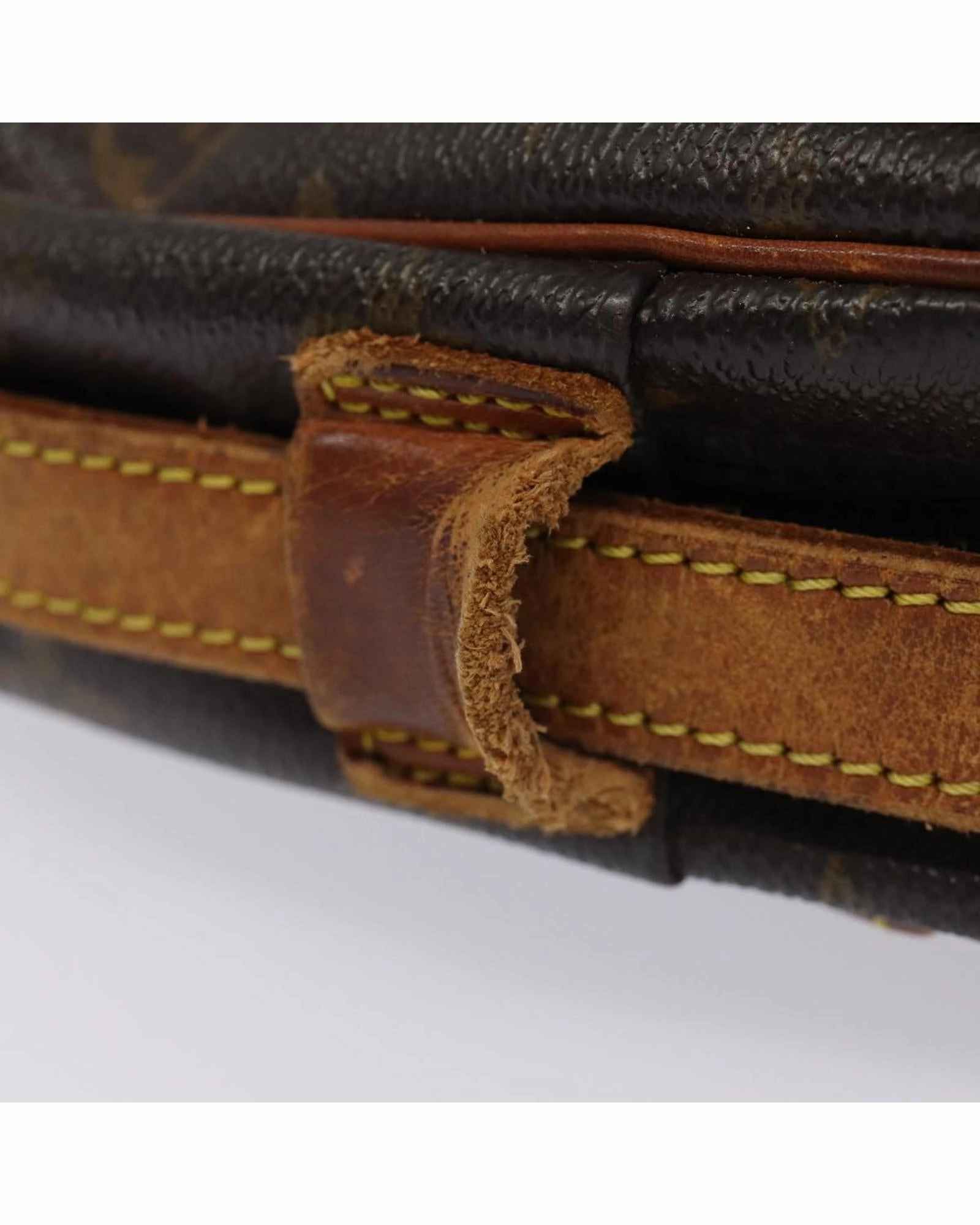 Pochette Croissant Crossbody Bag