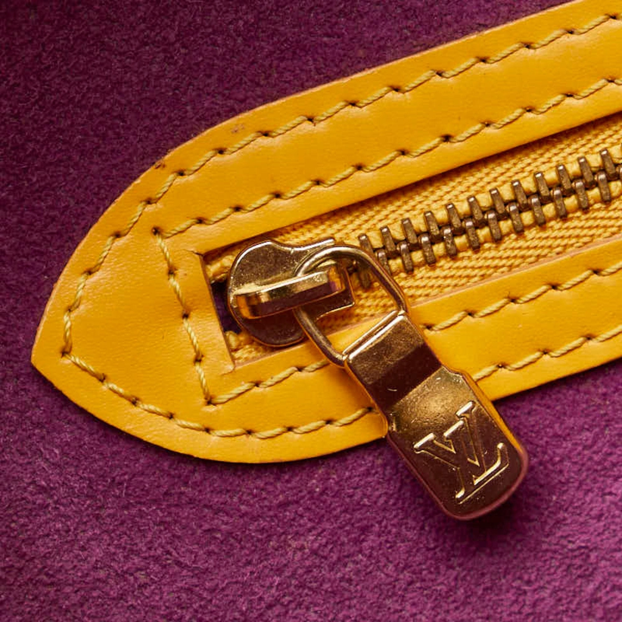 Pochette Epi Leather Shoulder Bag
