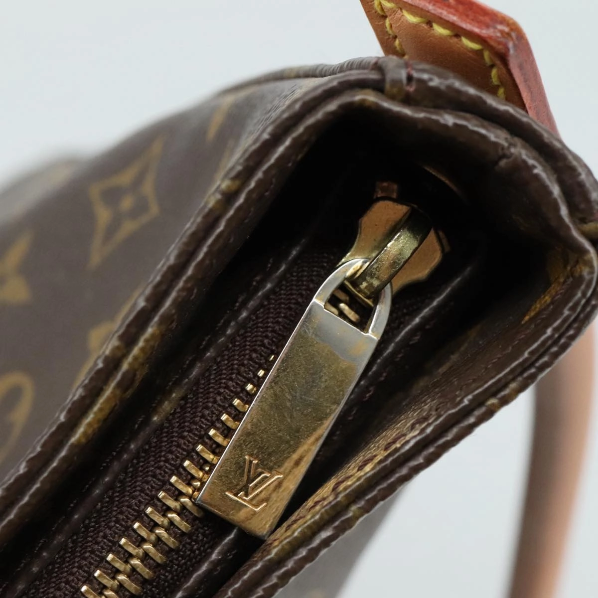 Pochette Shoulder Bag M51007
