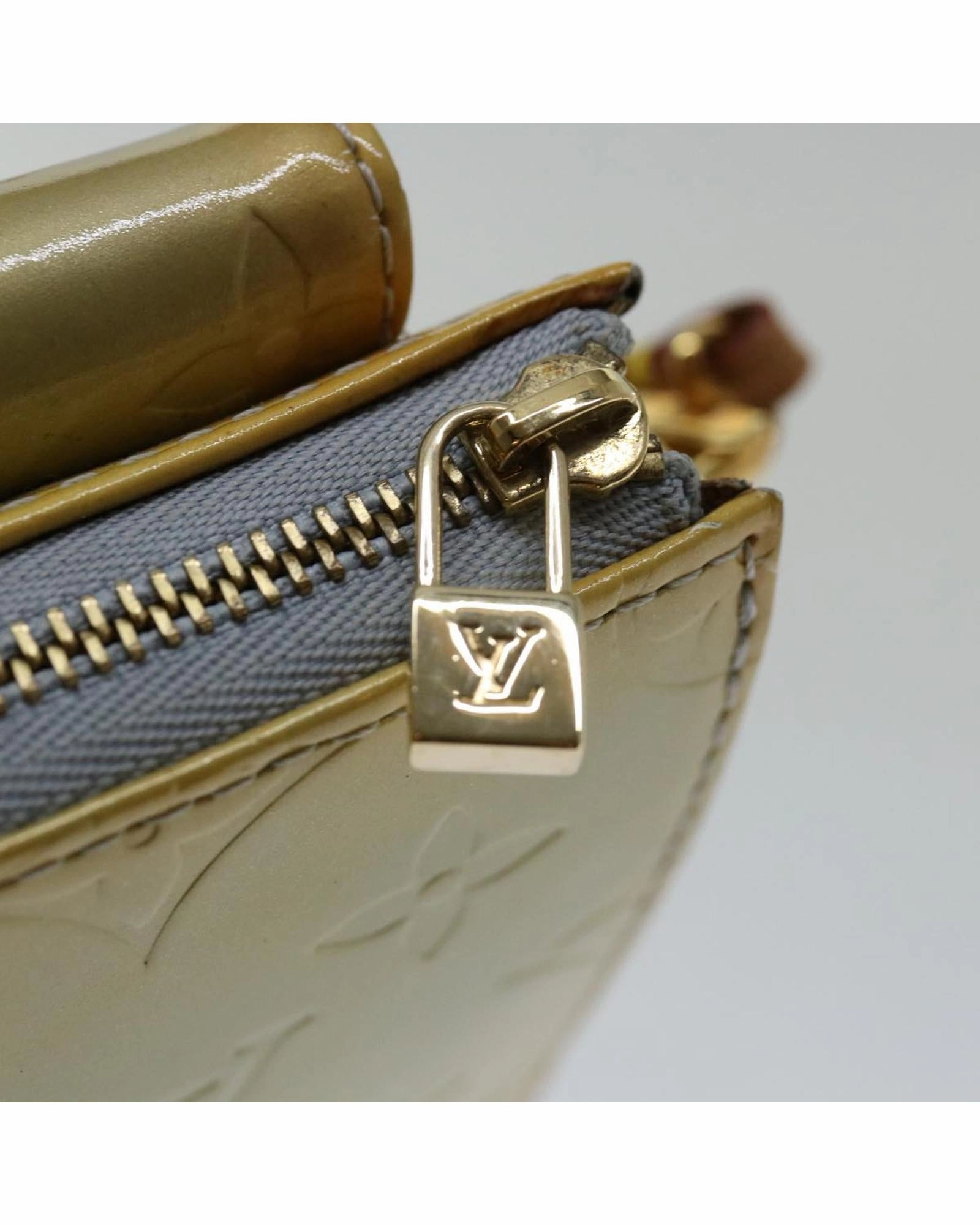 Pochette Shoulder Bag Monogram Vernis Style