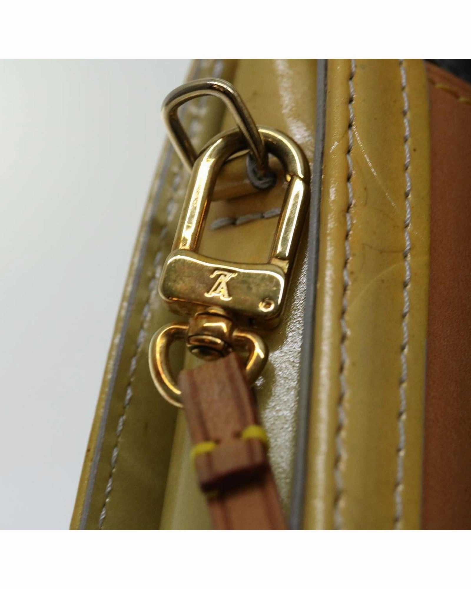 Pochette Shoulder Bag Monogram Vernis Style