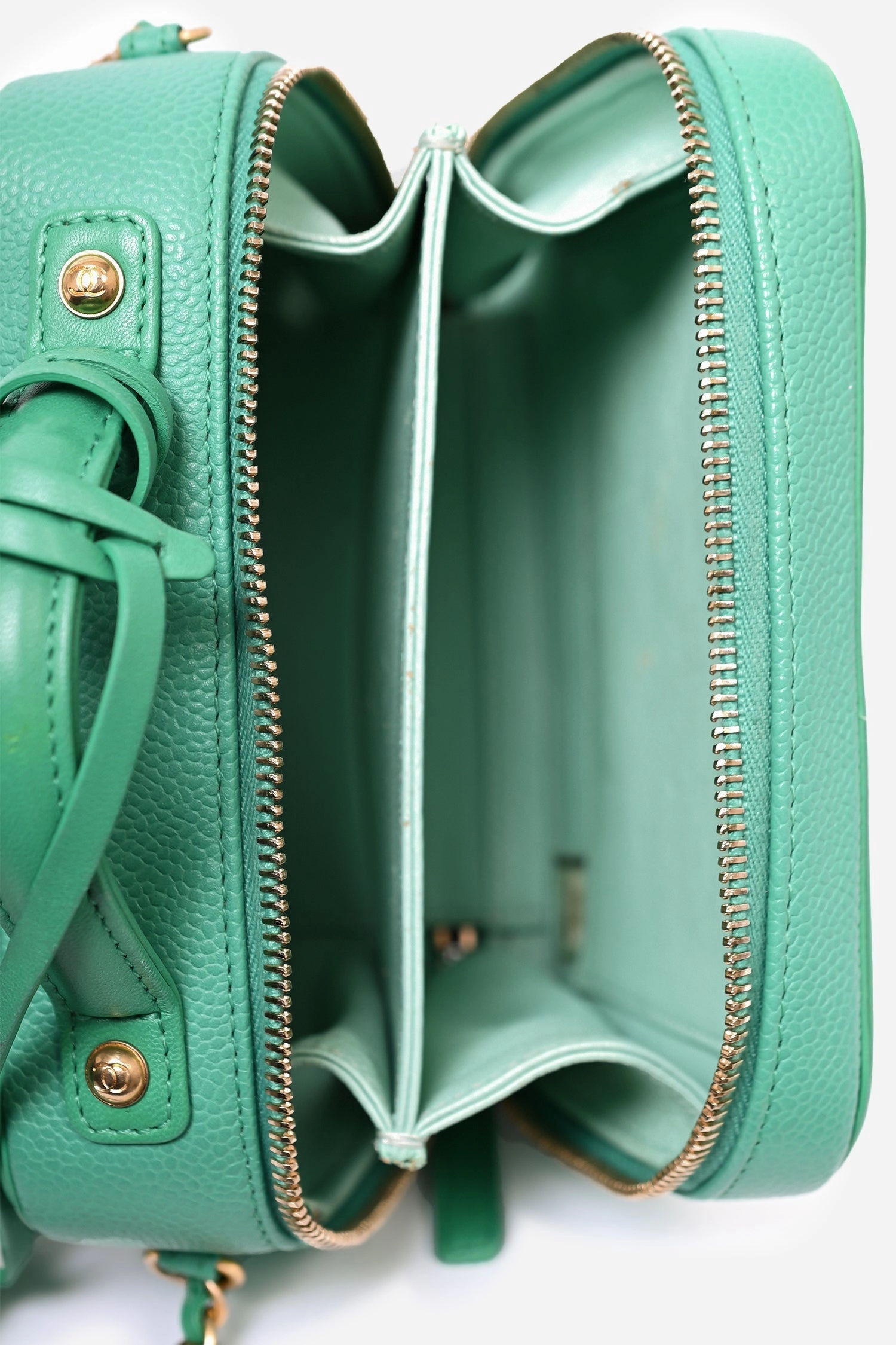 Pre-Loved Chanel 2017/18 Green Caviar Leather Small Filigree Vanity Case