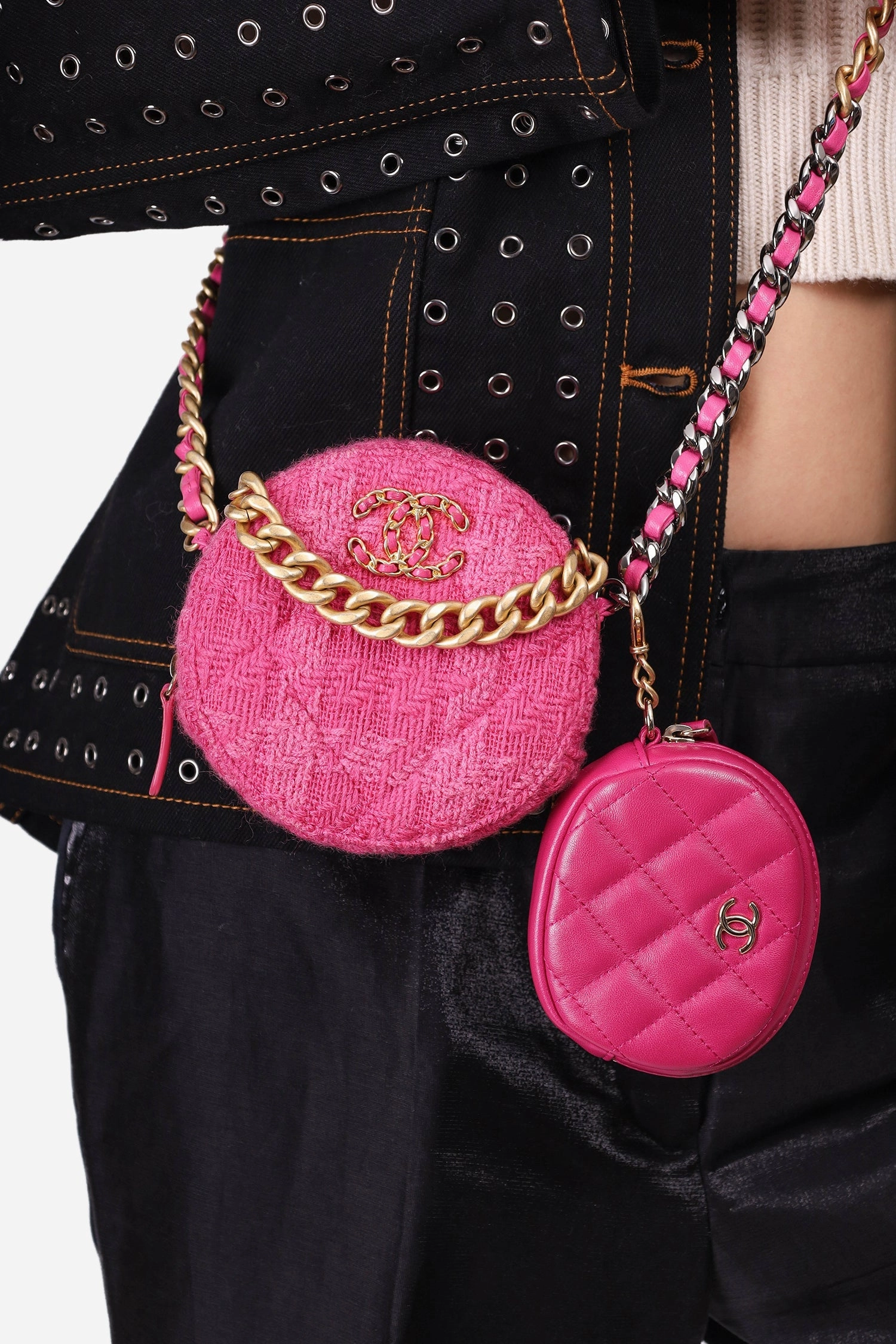 Pre-Loved Chanel 2019-20 Fuchsia Tweed 19 Round Clutch with Coin Purse
