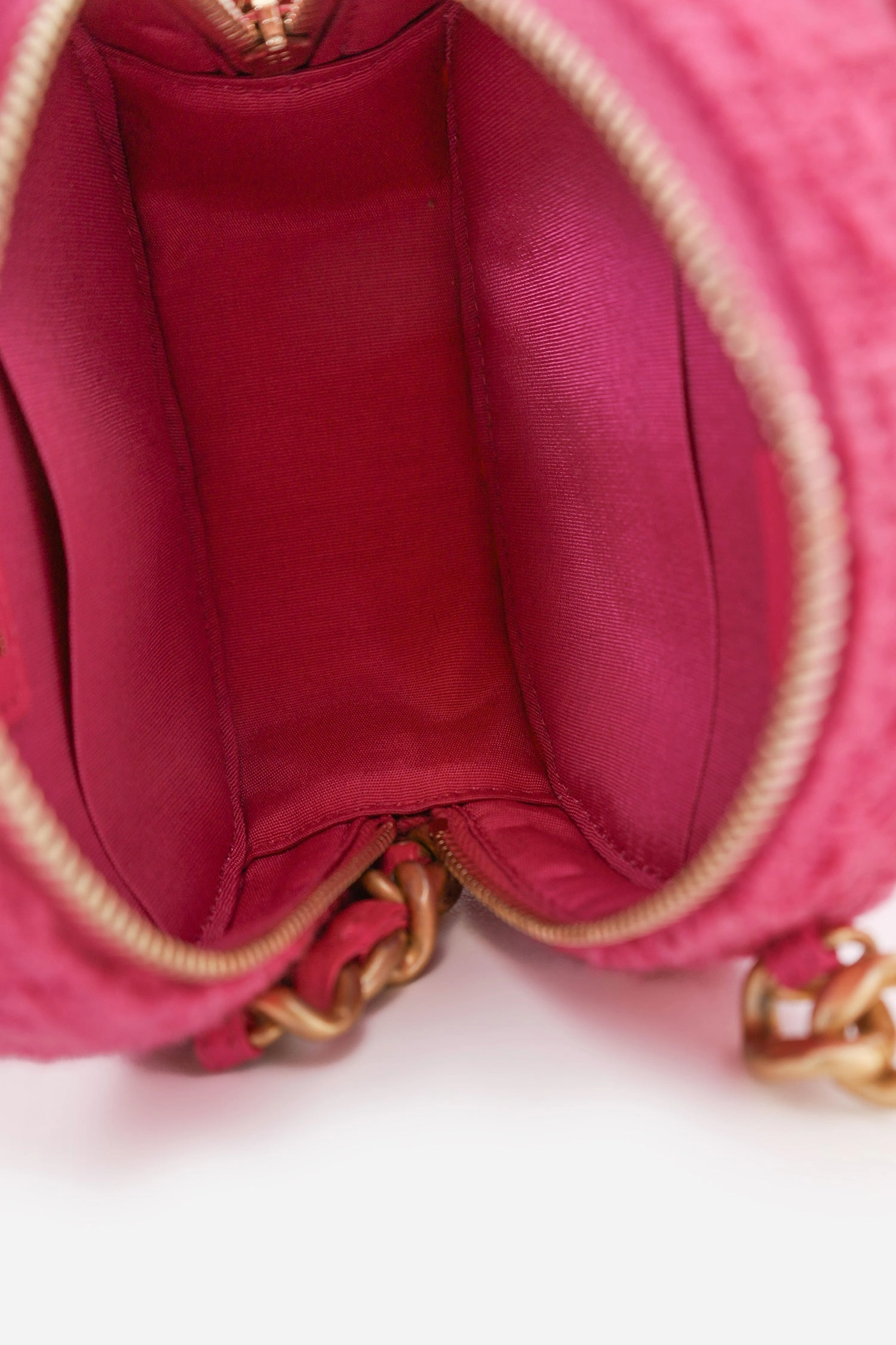 Pre-Loved Chanel 2019-20 Fuchsia Tweed 19 Round Clutch with Coin Purse