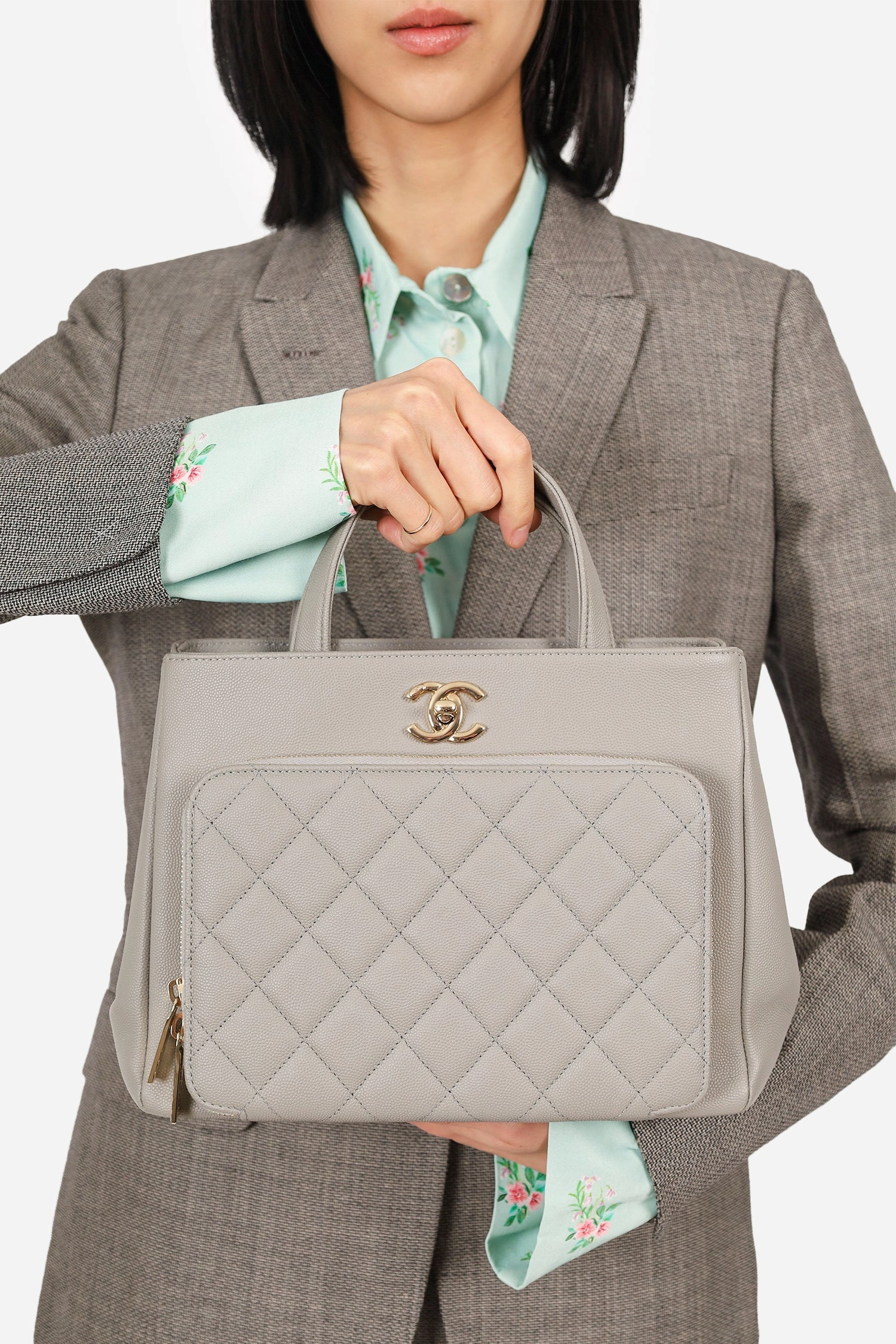 Pre-Loved Chanel 2019 Grey Caviar Leather Quilted Small Business Affinity Shopping Tote